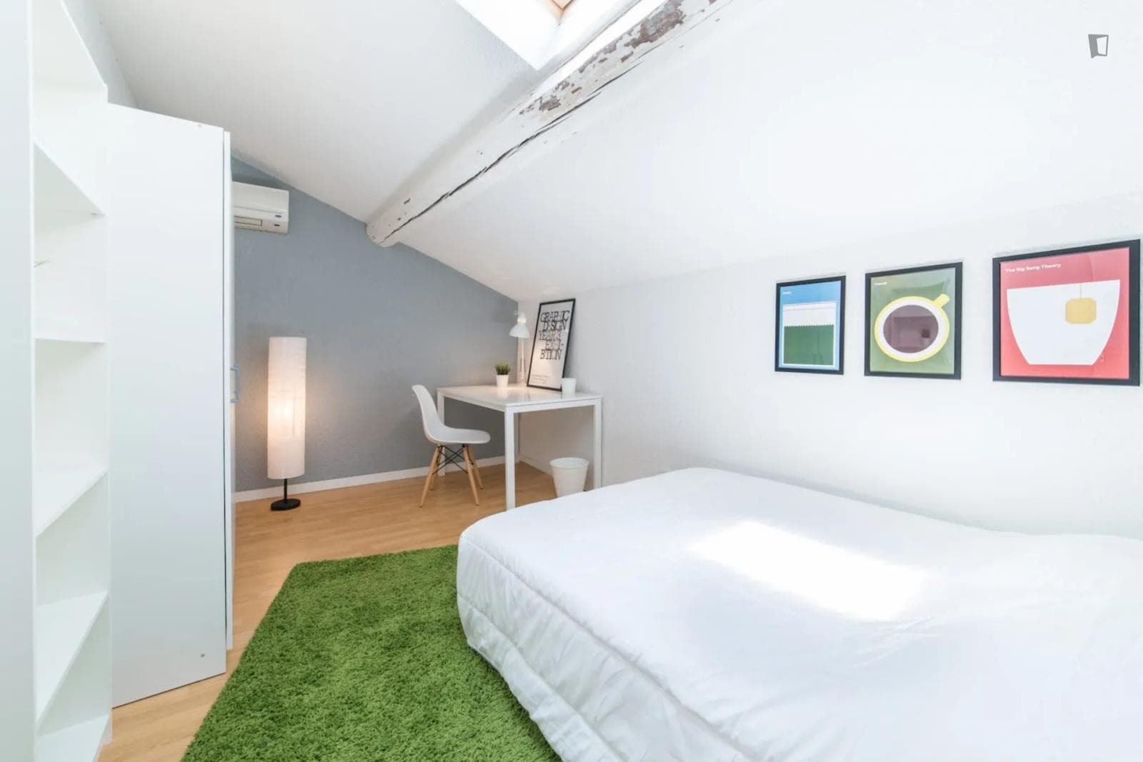 Airy double bedroom in the Gares neighbourhood photo 1