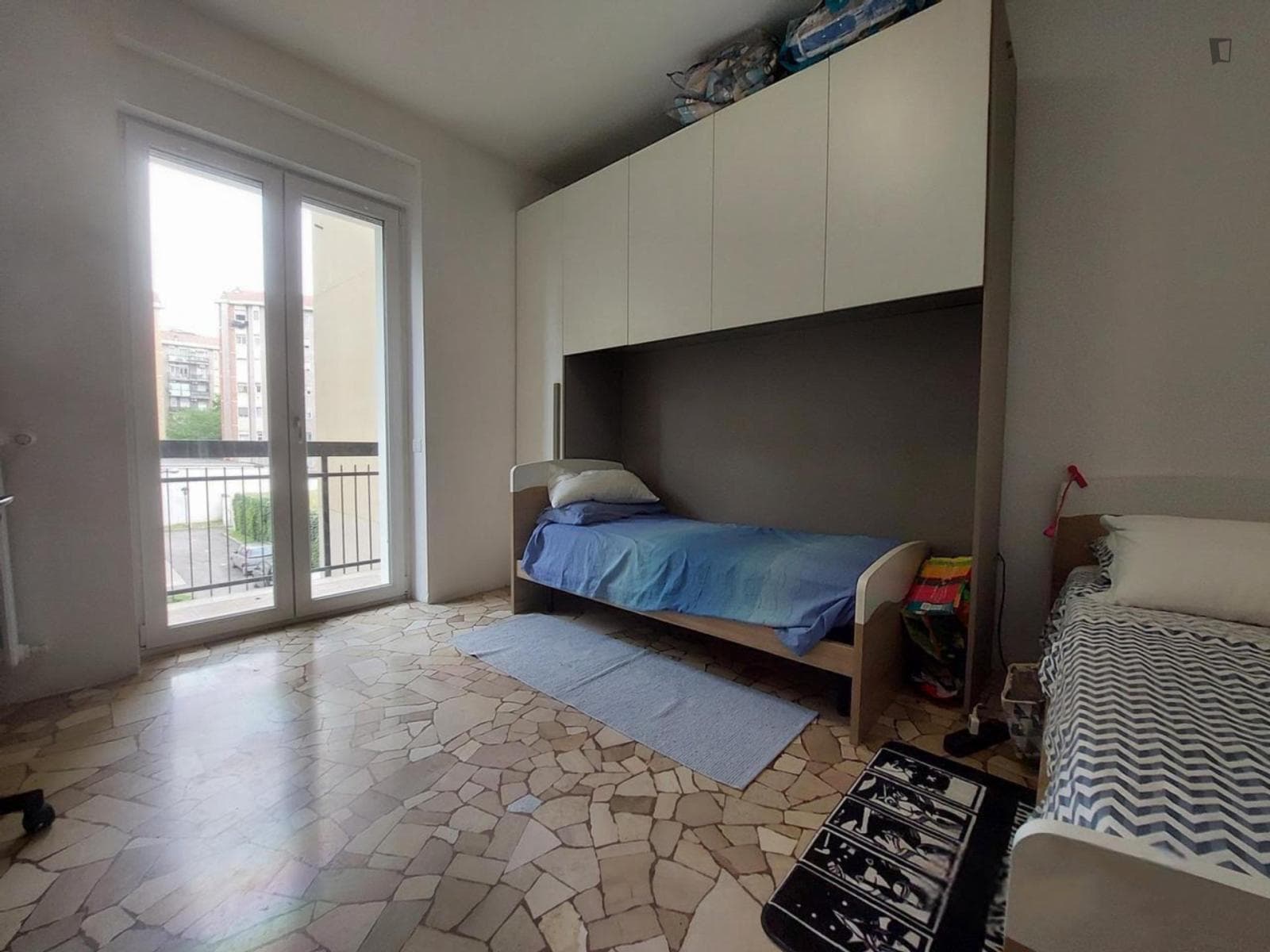 Spacious twin bedroom near Fondazione Prada photo 1