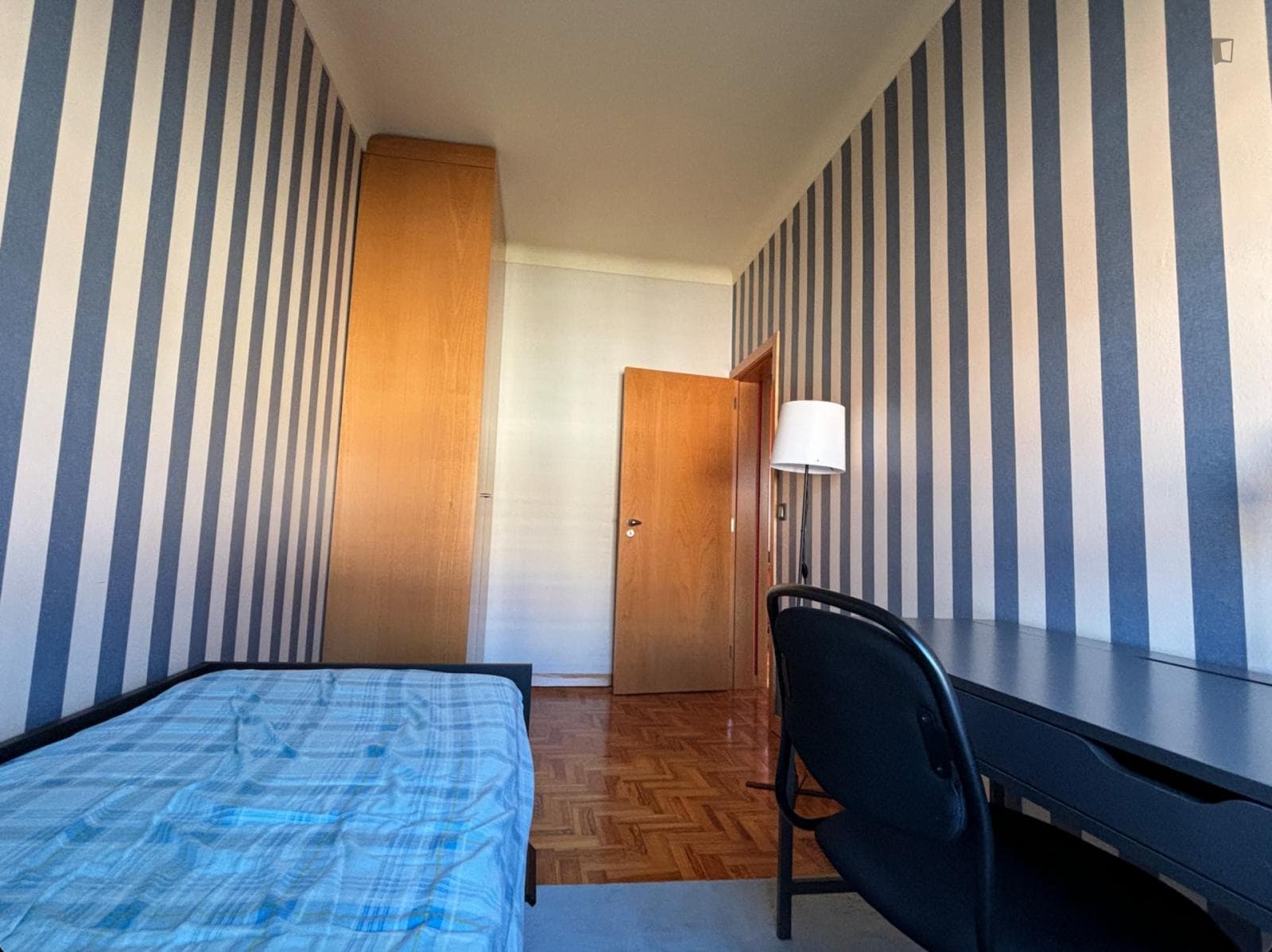 Welcoming Single Bedroom close to Lisboa University photo 1