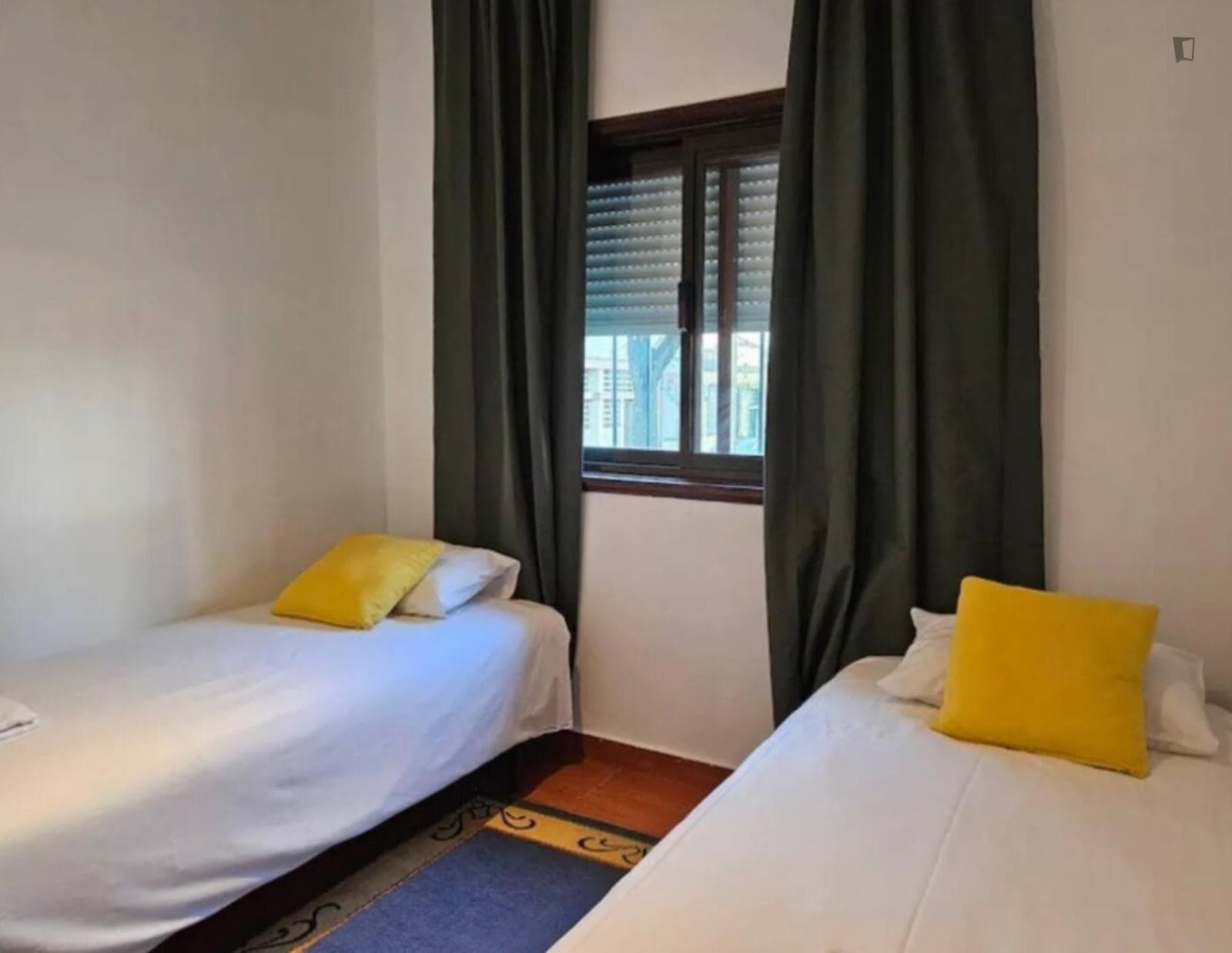 Comfy 5 Bedroom Apartment close to Casa da Música Metro photo 1
