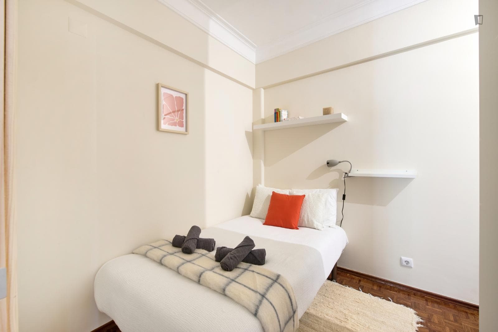 Comfy single bedroom in Alvalade photo 1