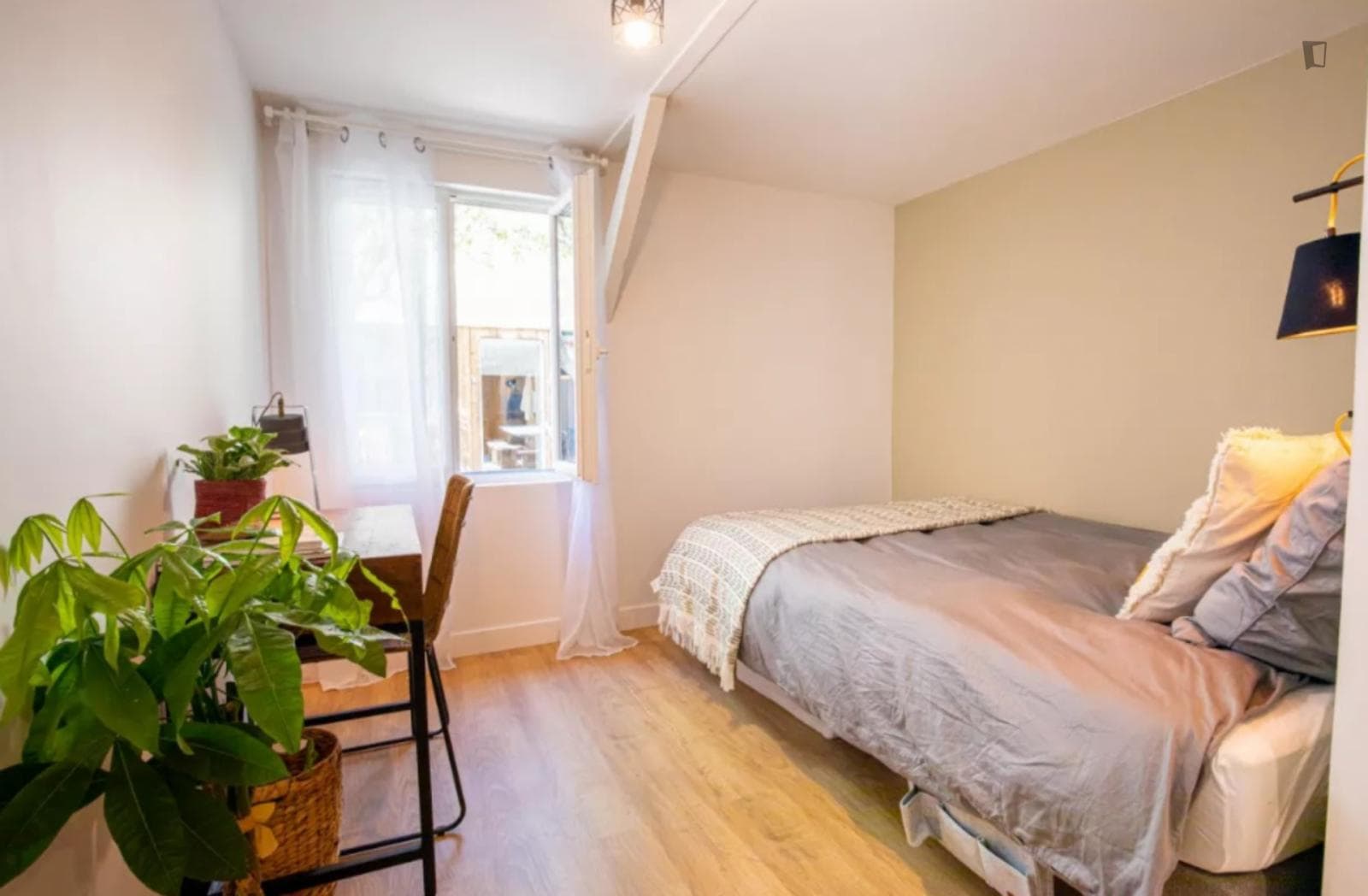 Welcoming double ensuite bedroom not far from Paris Nanterre University photo 1