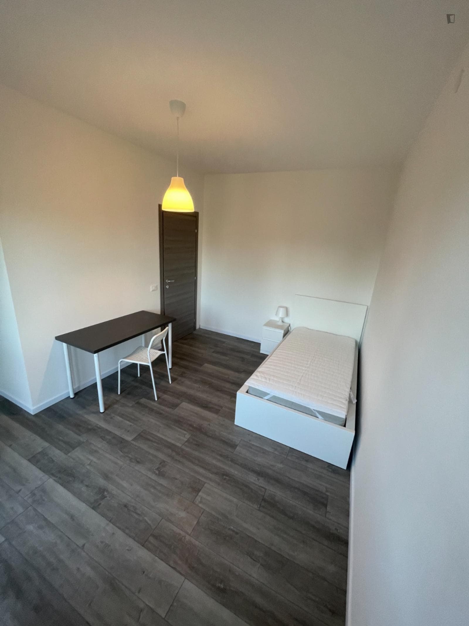 Nice Single Bedroom well connected to Padova Train Station photo 1