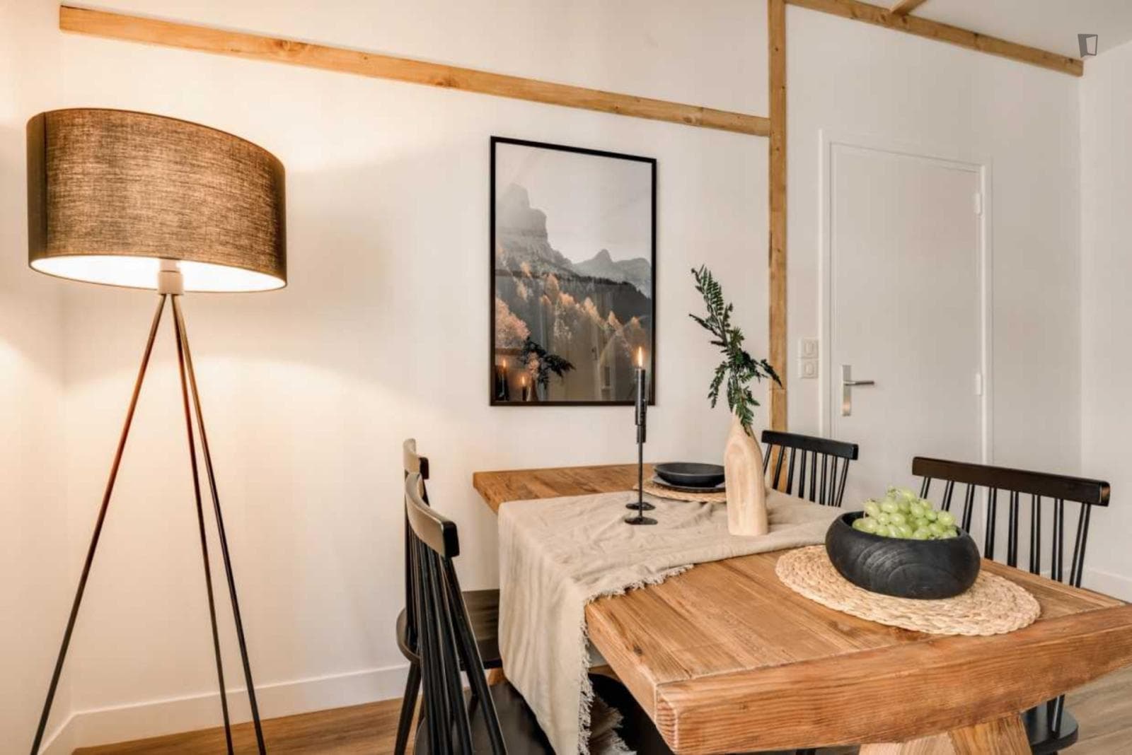 Large 1-bedroom apartment near the Saint-Lazare train station photo 1