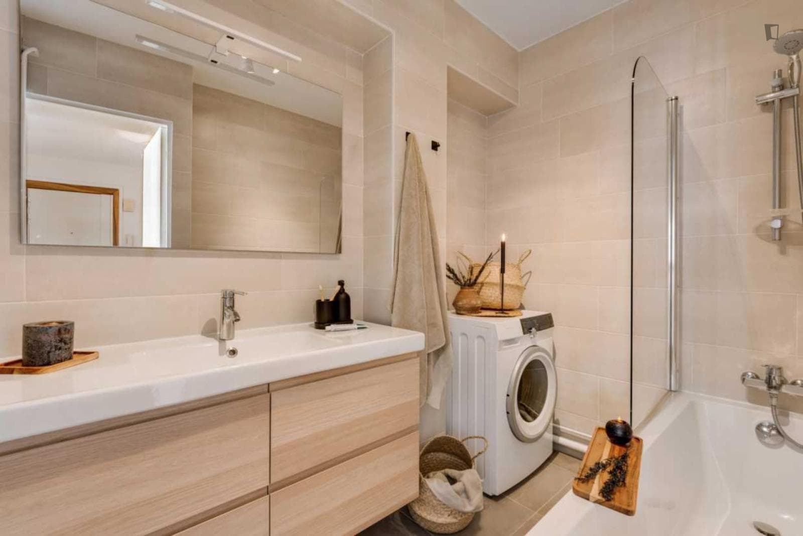 Tasteful 2-bedroom apartment near Université Paris Dauphine-PSL photo 1
