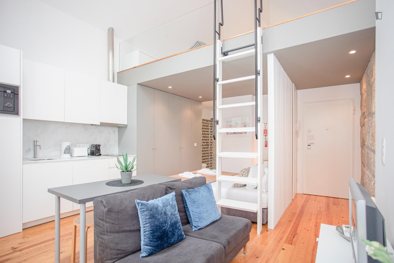 Excellent studio in central Cedofeita photo 1