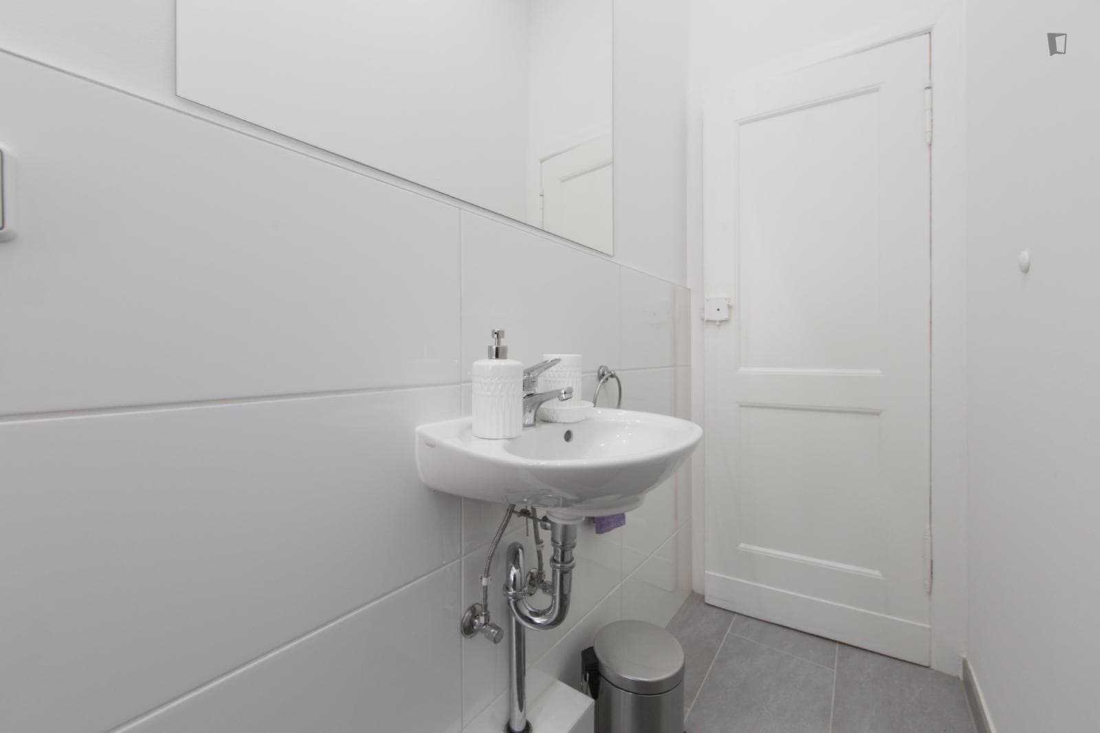 Cosy Double Bedroom Apartment near Hermannstr. Train Station photo 1