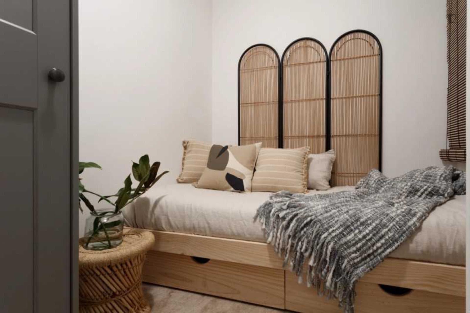 Stunning 4-Bedroom Design Haven in Almagro photo 1