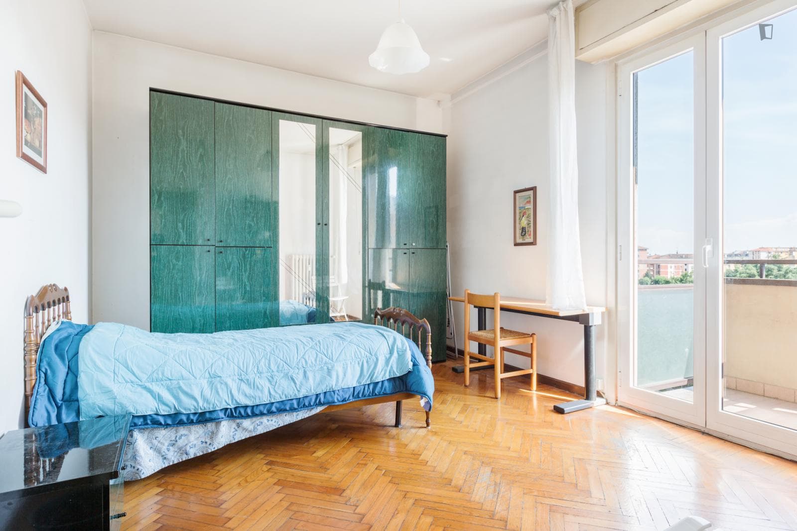 Modern and comfortable single bedroom in a 3-bedroom apartment near the Corvetto metro station photo 1