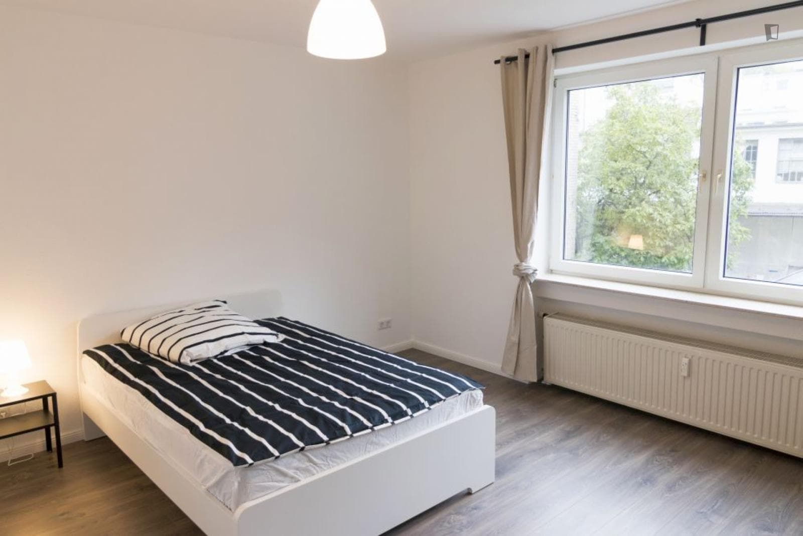 Welcoming single bedroom in Stadtmitte photo 1
