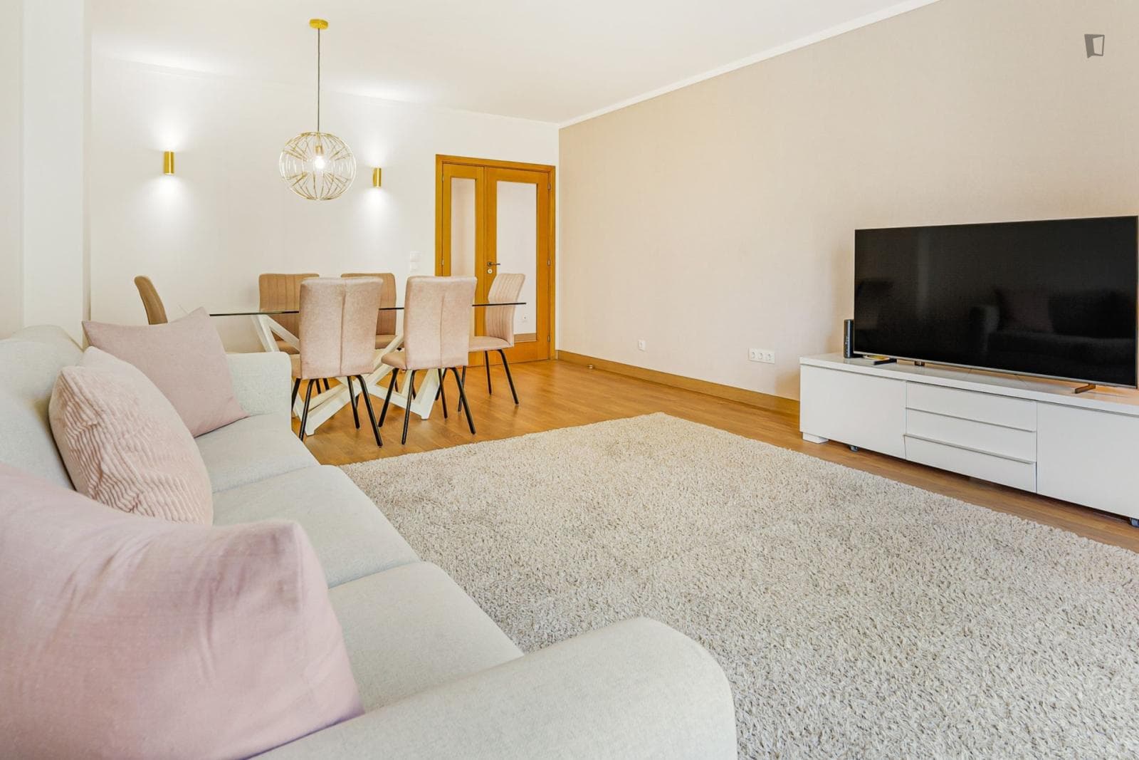 Charming 3_Bedroom Apartment next to Parque Oeste photo 1