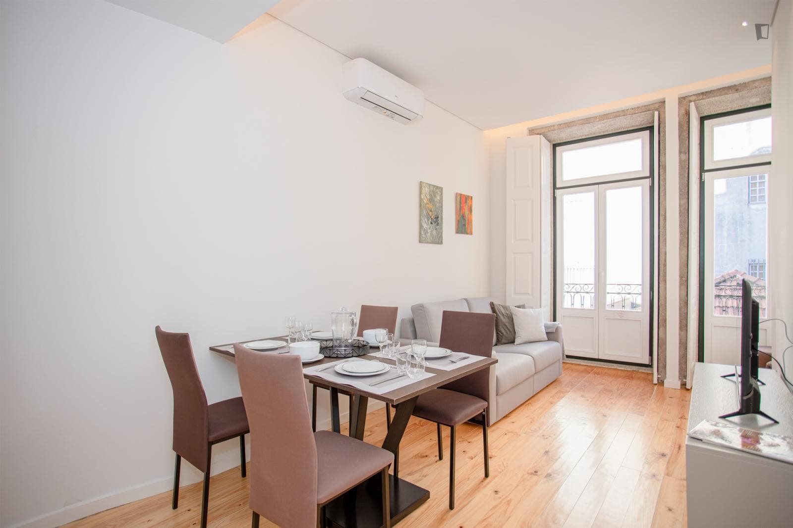 Sublime Double Bedroom Apartment near São Bento Train Station photo 1
