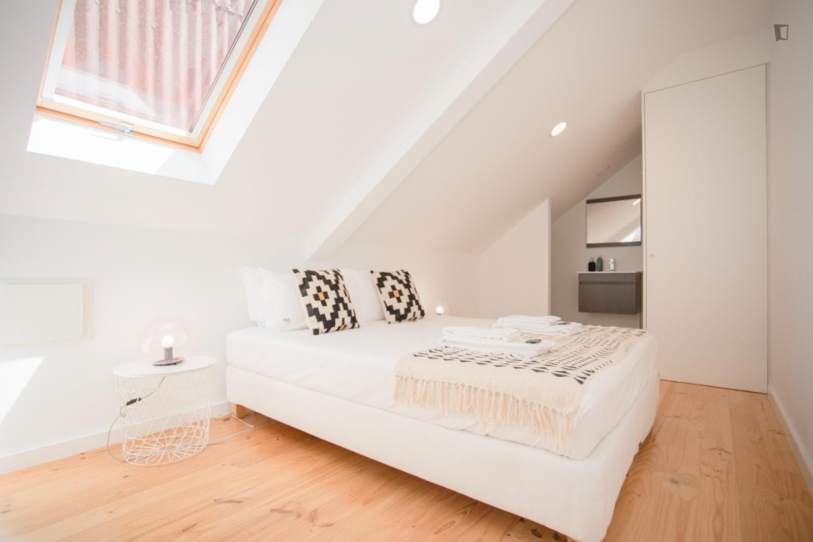 Splendid 2_Bedroom Apartment with Secret Grove Mezzanine photo 1