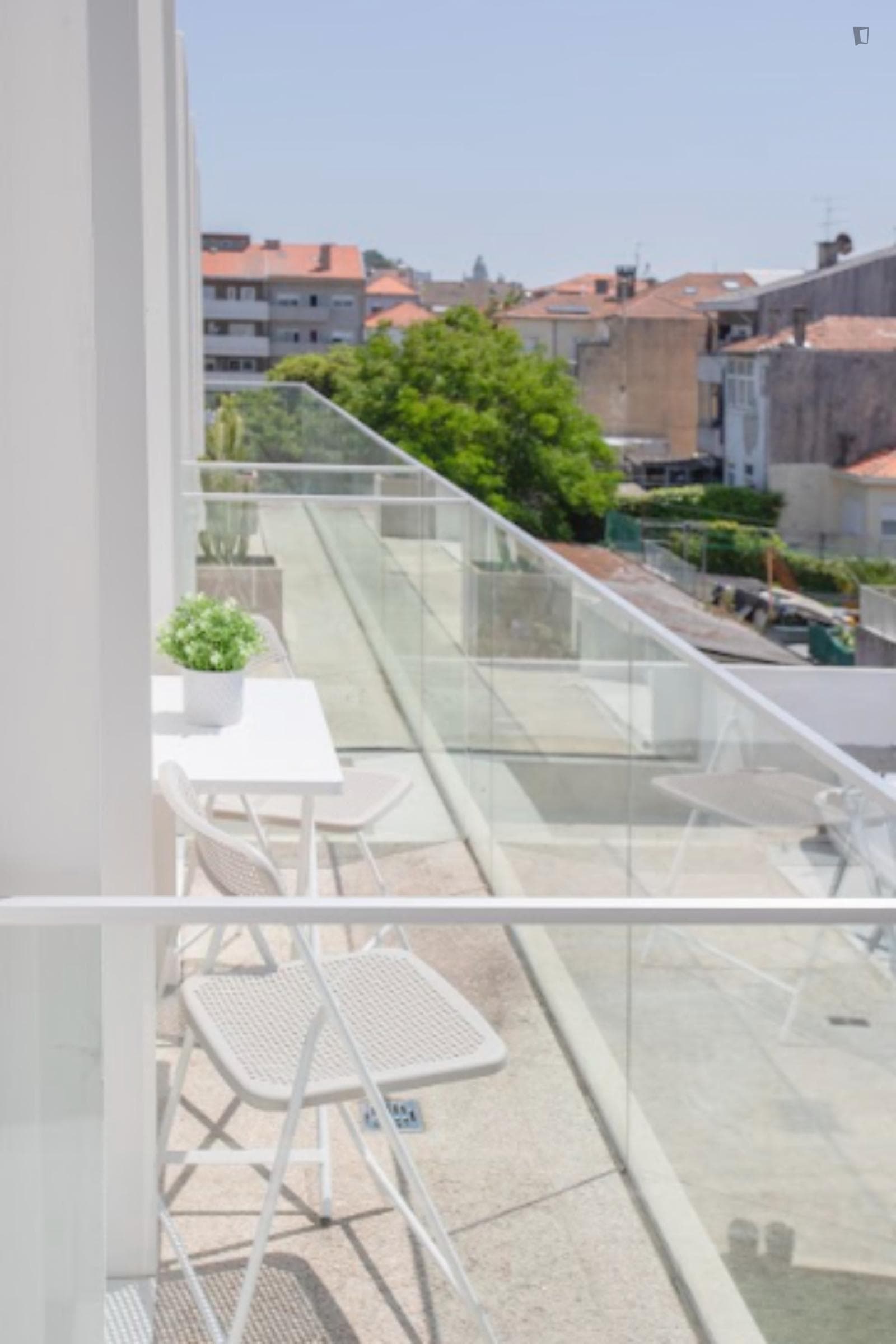 Inviting 1-bedroom flat near Jardins do Palácio de Cristal photo 1