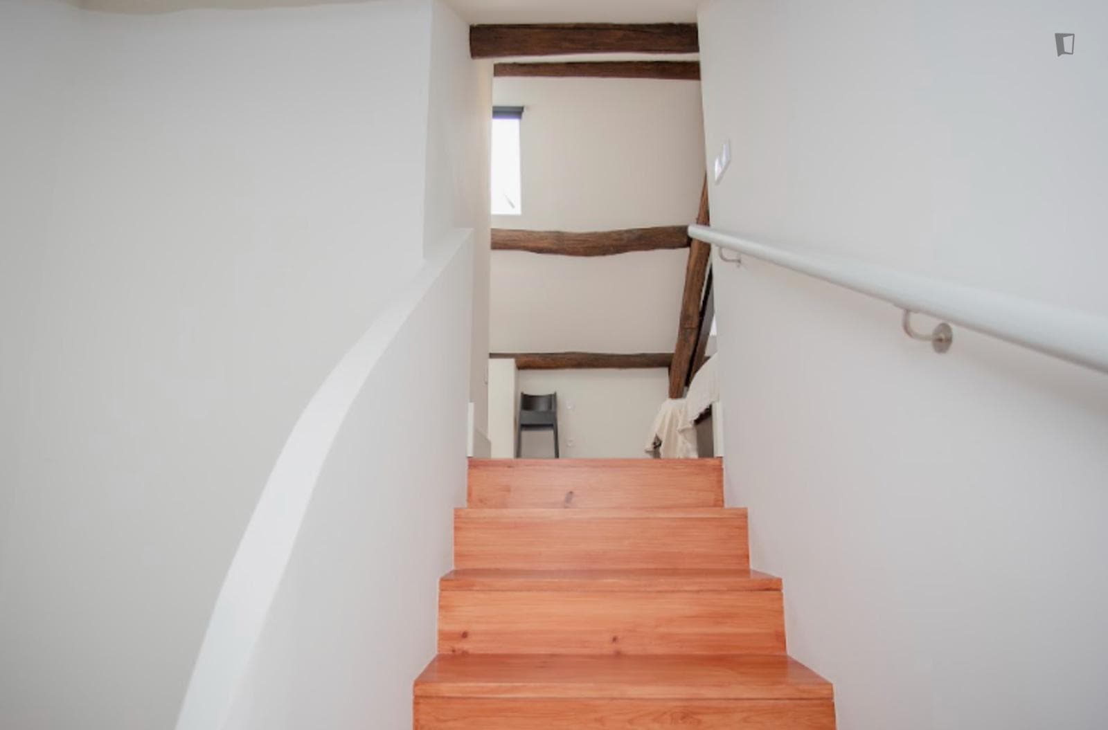 Bright 2 bedroom flat in Miragaia zone photo 1