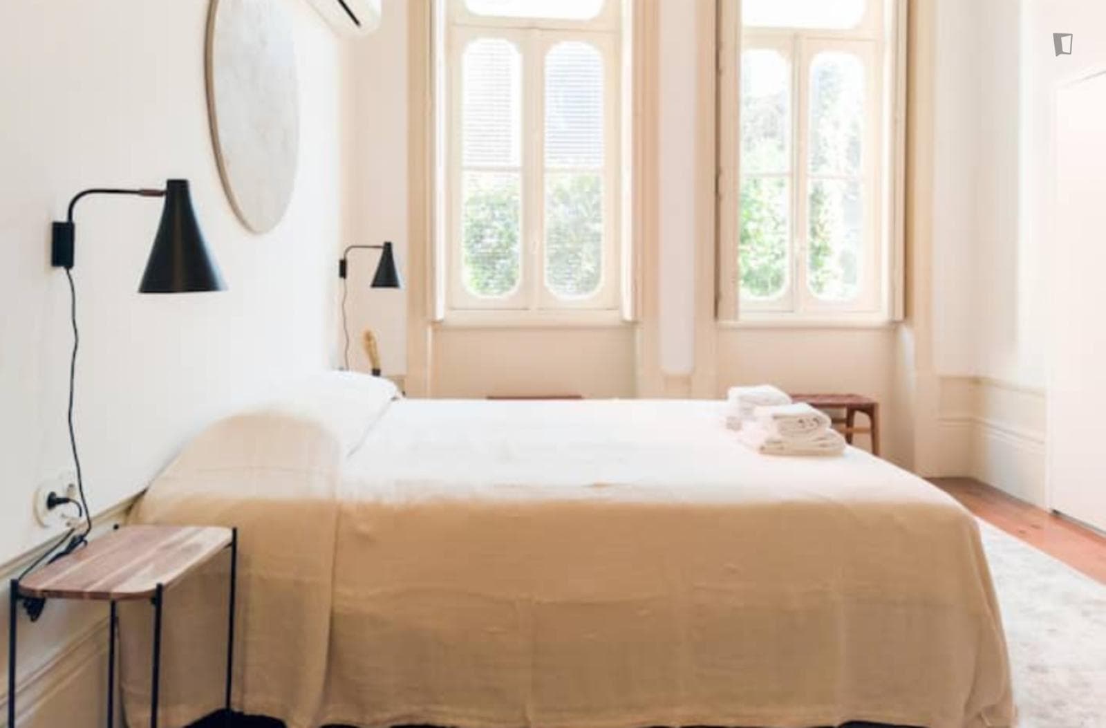 Welcoming double ensuite bedroom near Cais das Pedras photo 1