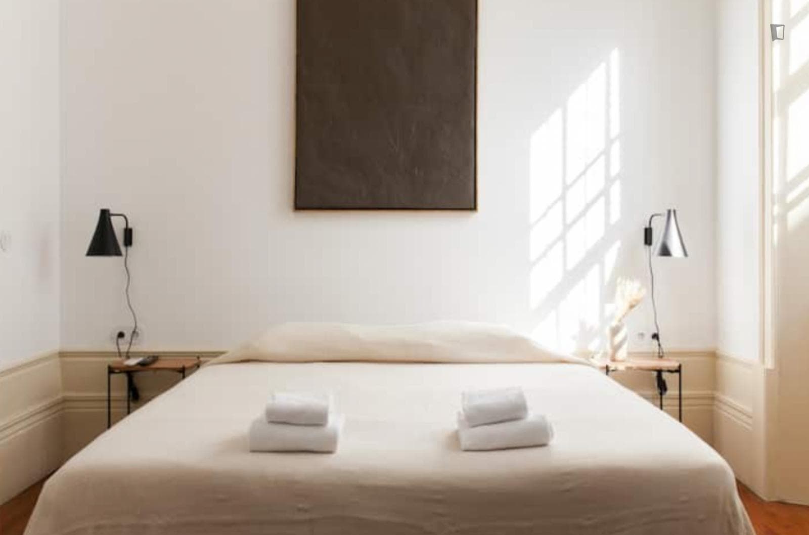 Elegant double ensuite bedroom near Cais das Pedras photo 1