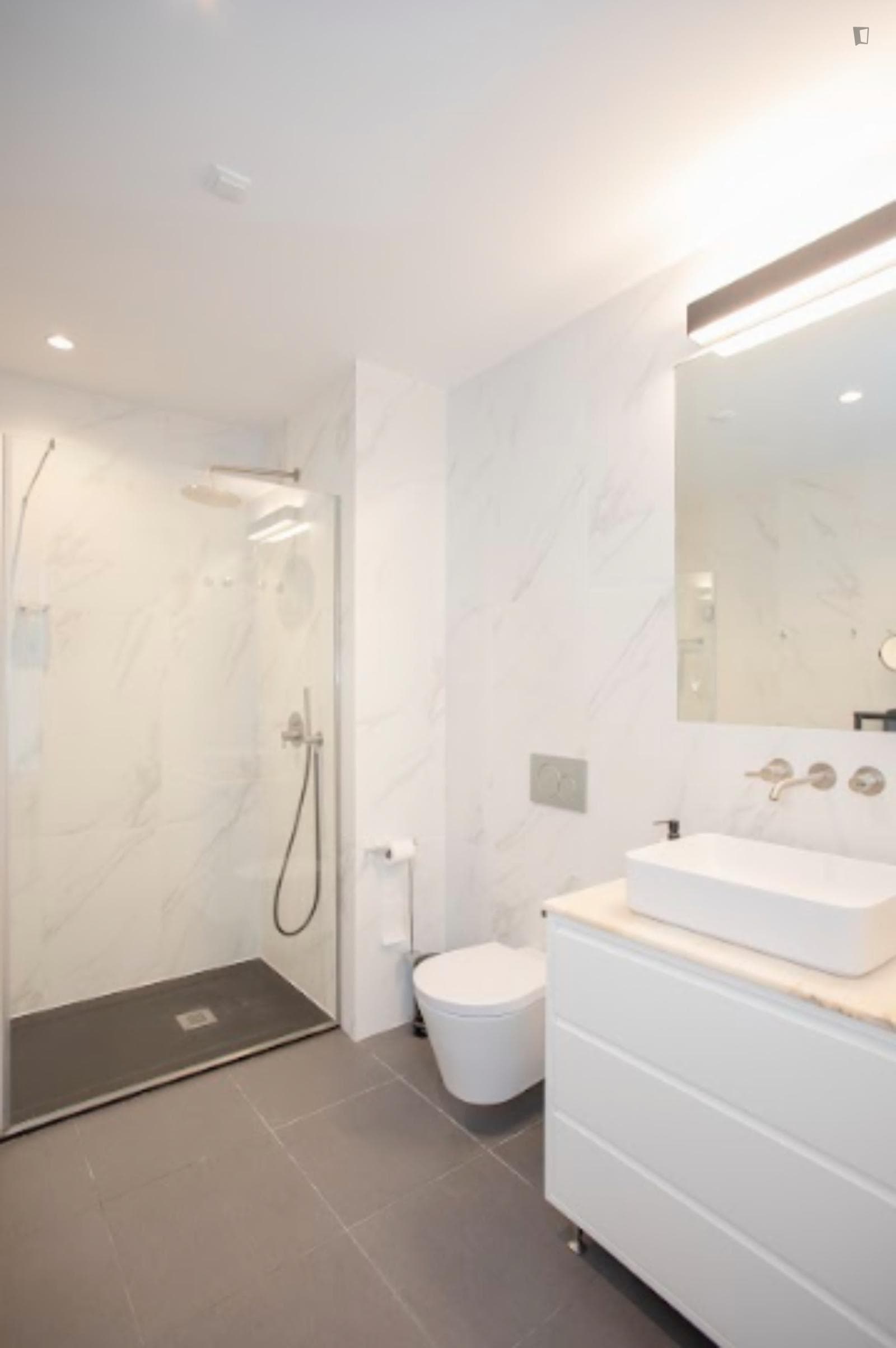 Bright 2-bedroom apartment near Jardim do Morro photo 1
