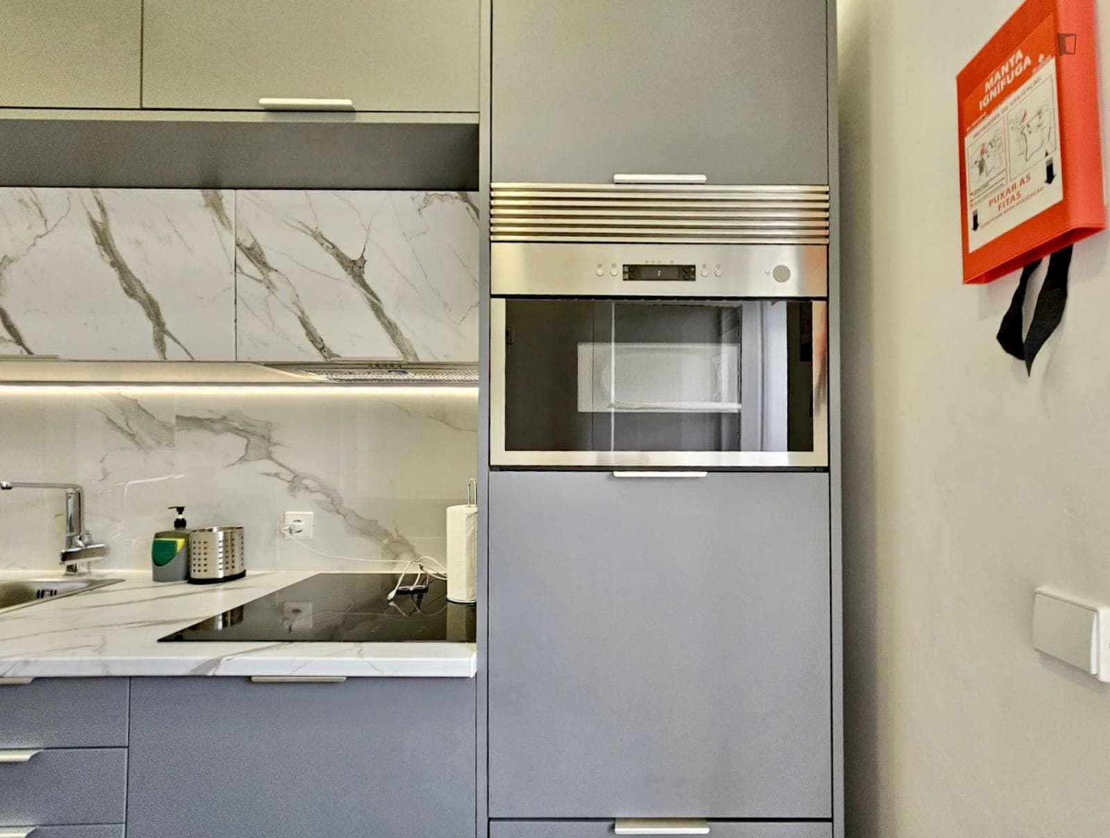 Lovely 2-bedroom flat next to Carolina Michaelis metro station photo 1