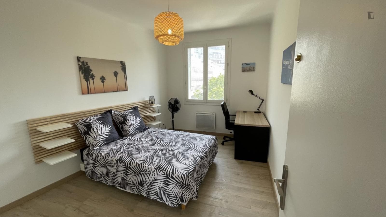 Delightful double bedroom close to La Timone metro station photo 1