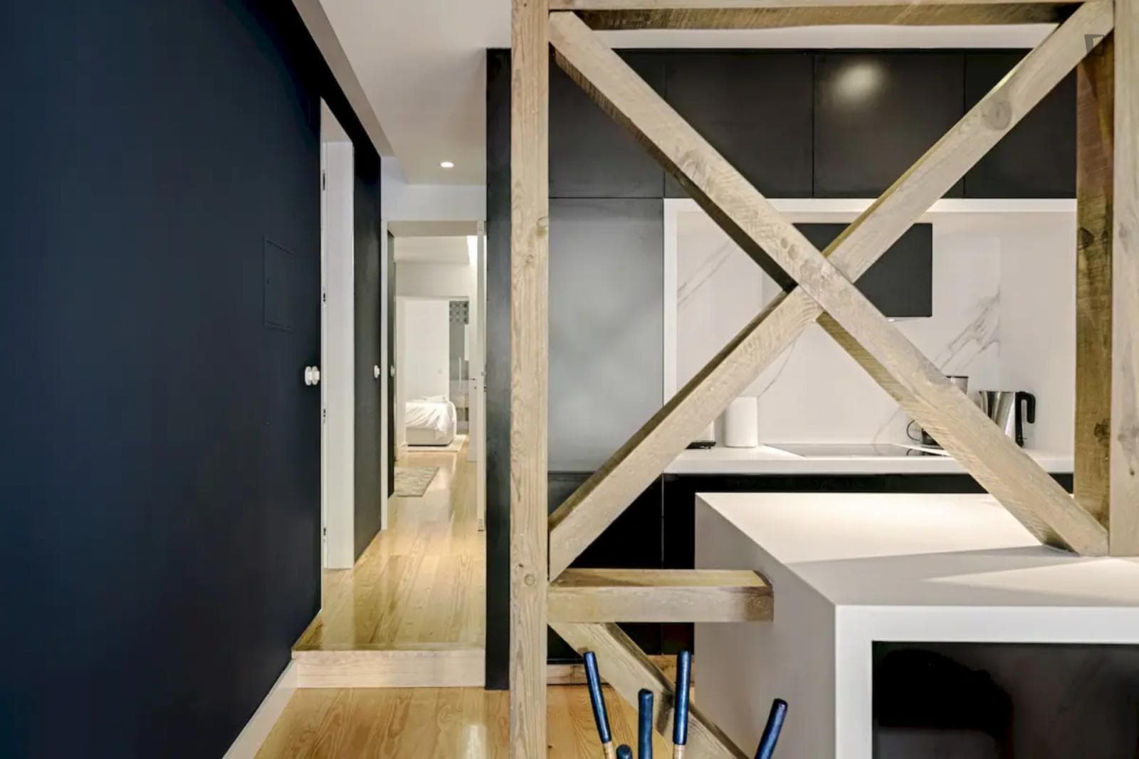 Artistic and trendy 2-bedroom flat photo 1