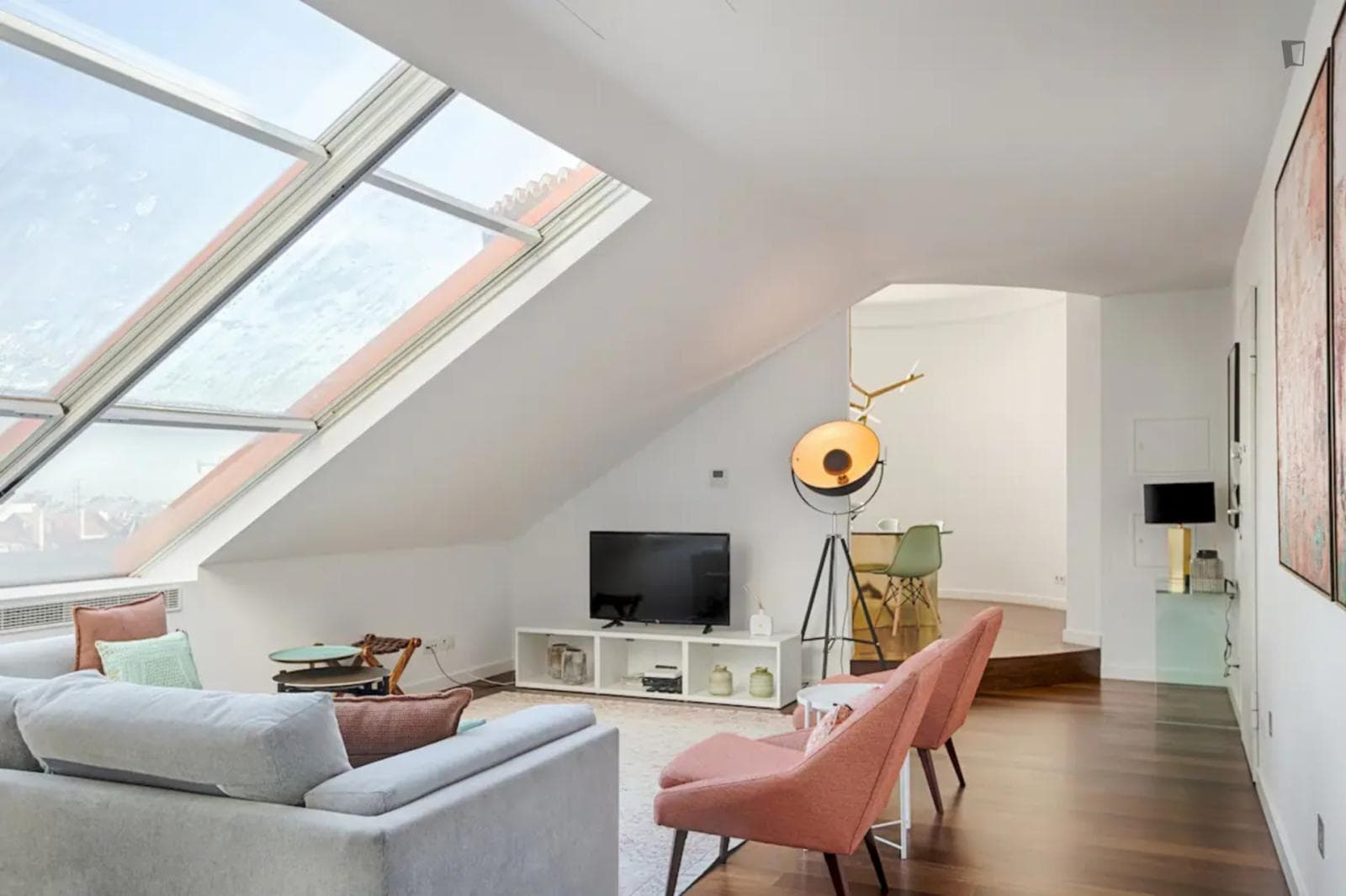 Delightful 2-bedroom flat very close to Picoas metro station photo 1