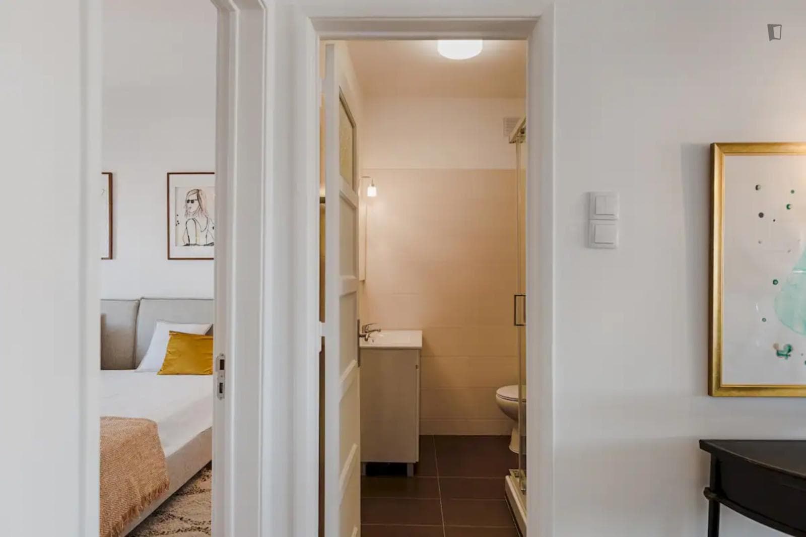 Very sunny and beautifully decorated flat photo 1