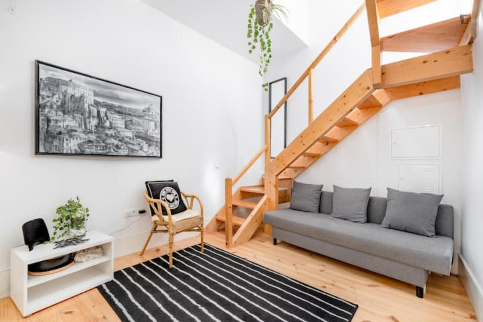 Cool 1-bedroom duplex close to the famous Bolhão Market photo 1