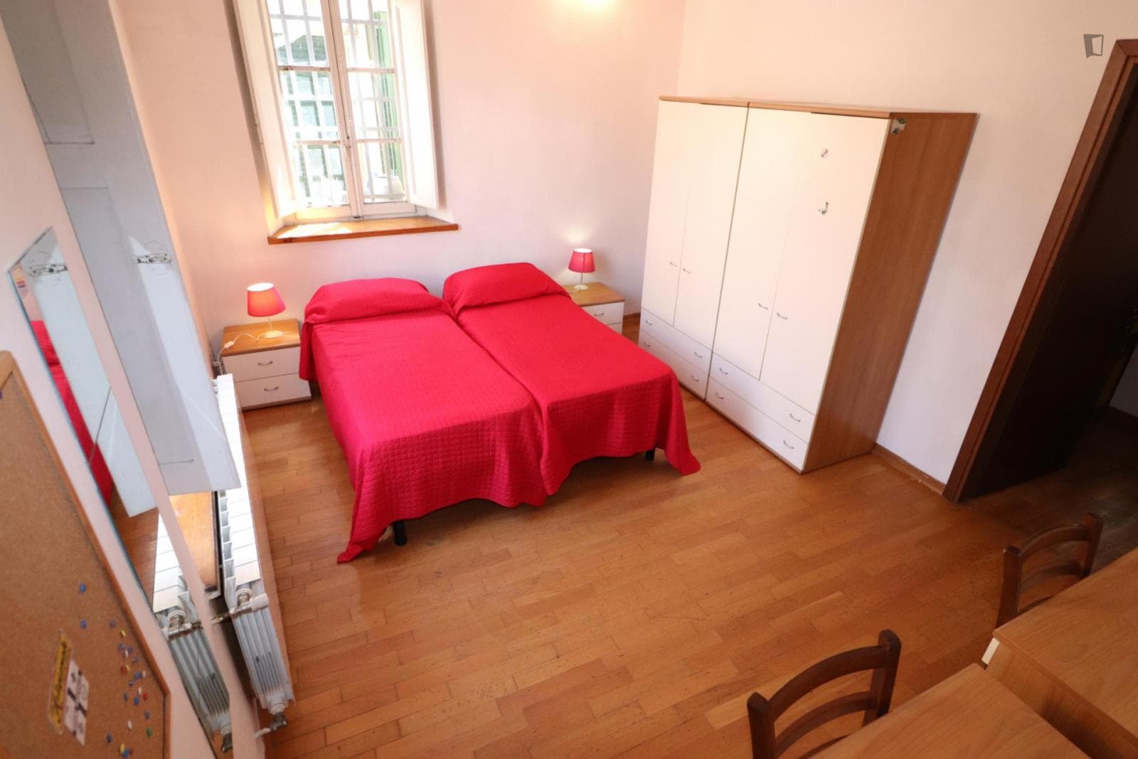 Comfy twin bedroom in a 6-bedroom flat near Duomo photo 1