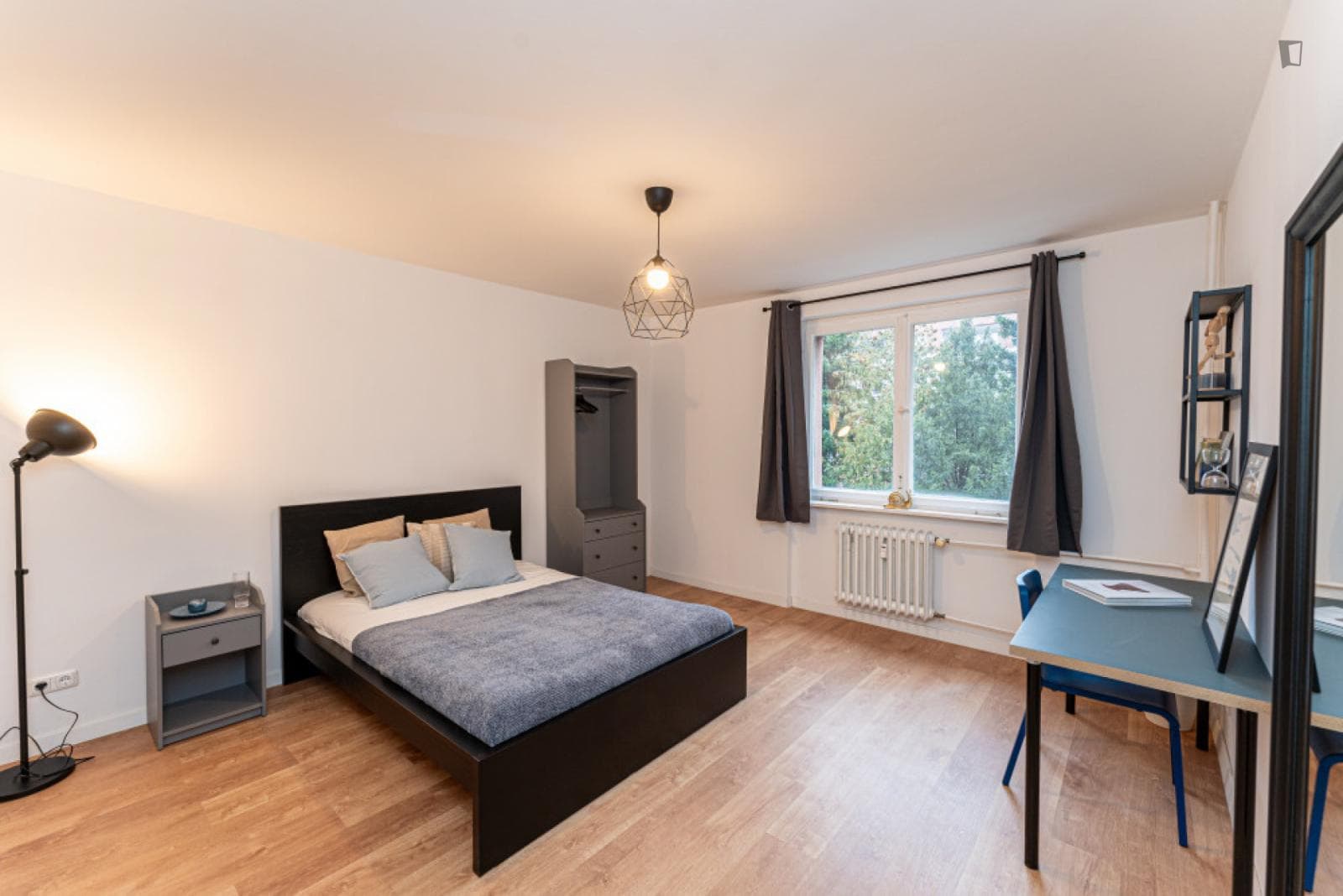 Comfy double bedroom close to the Stadion Wilmersdorf photo 1