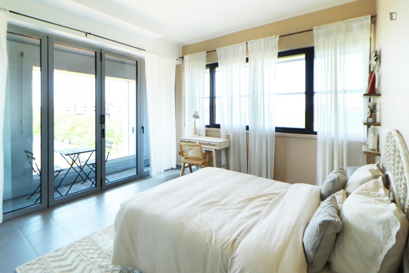 Bright 17 m² bedroom at Rosa Parks in Paris photo 1