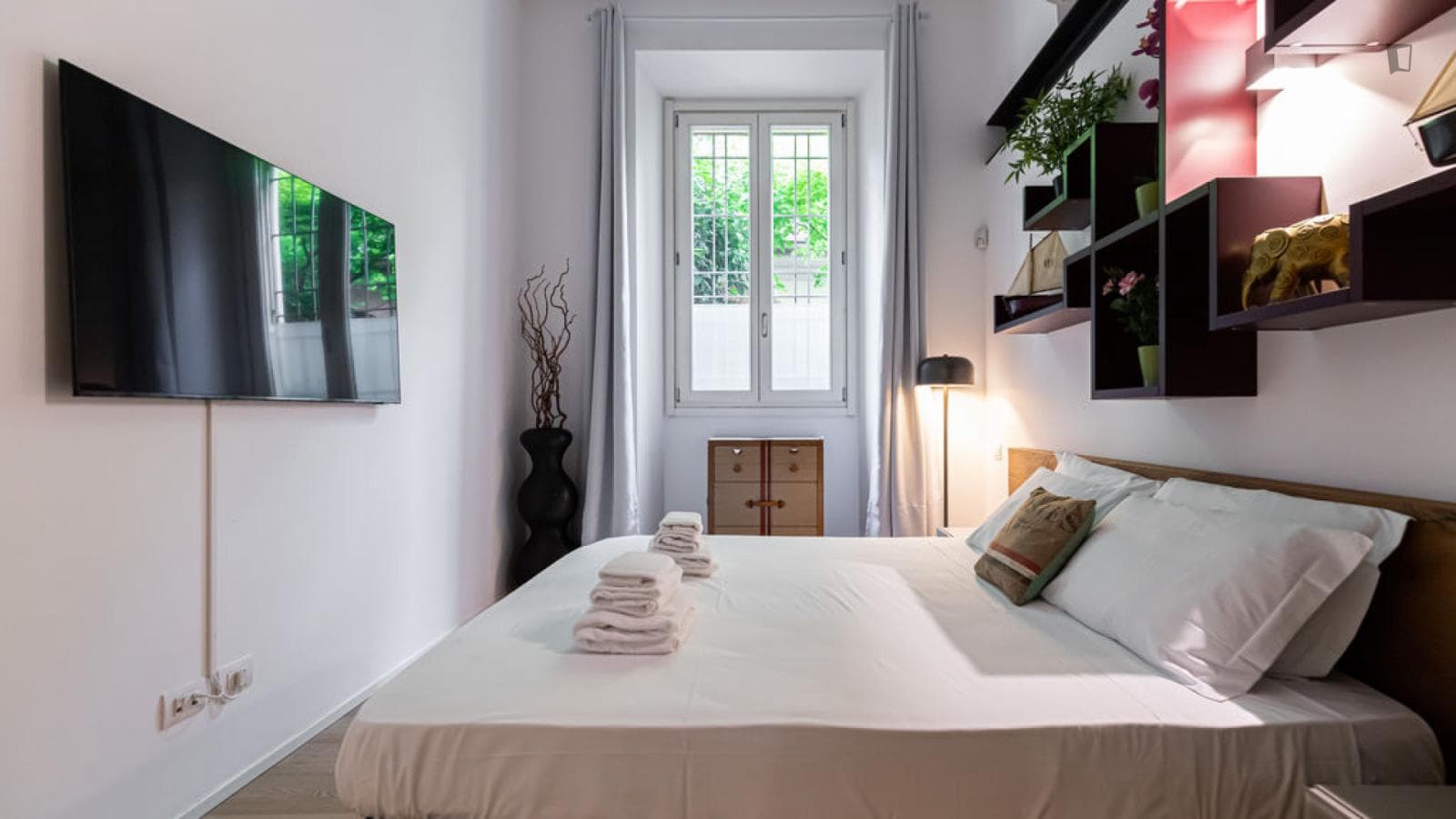 Spacious 2-bedroom apartment in the centre of Monza photo 1