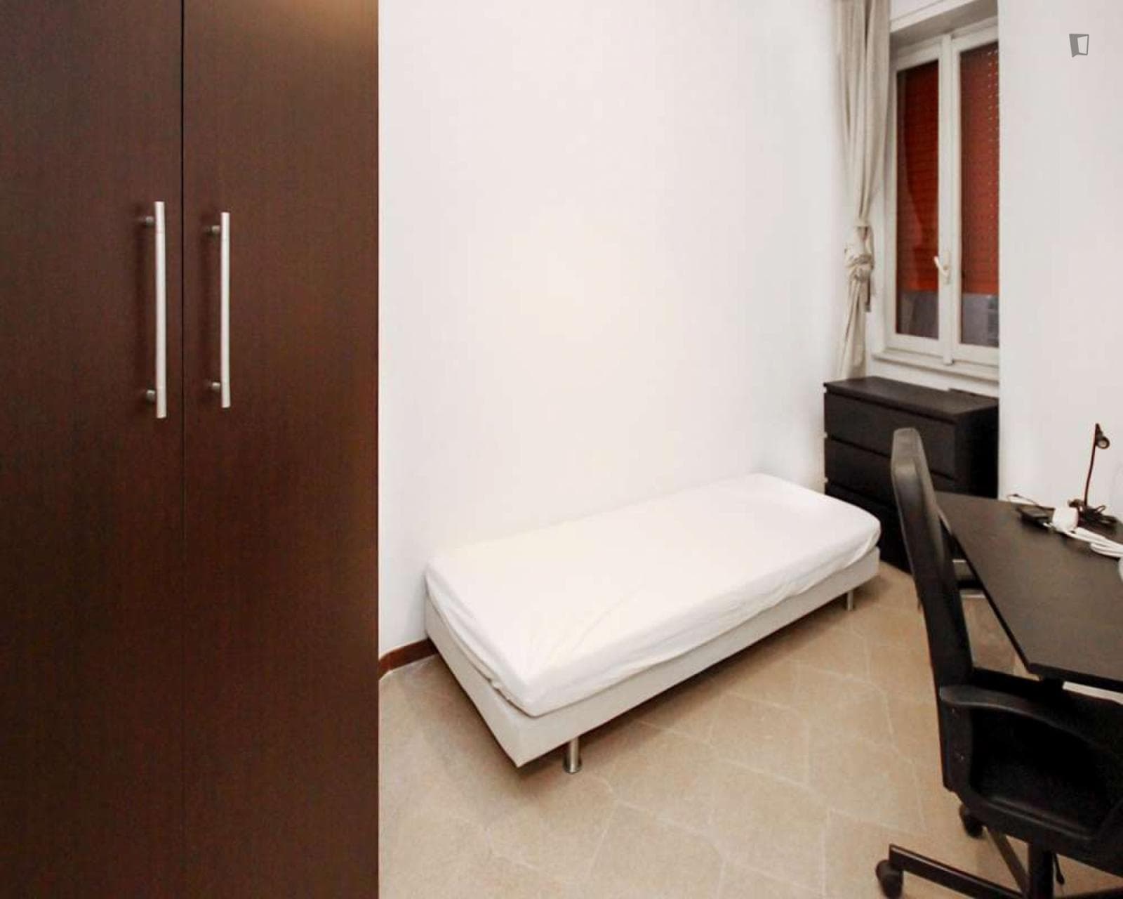 Lovely single bedroom in Lorenteggio photo 1
