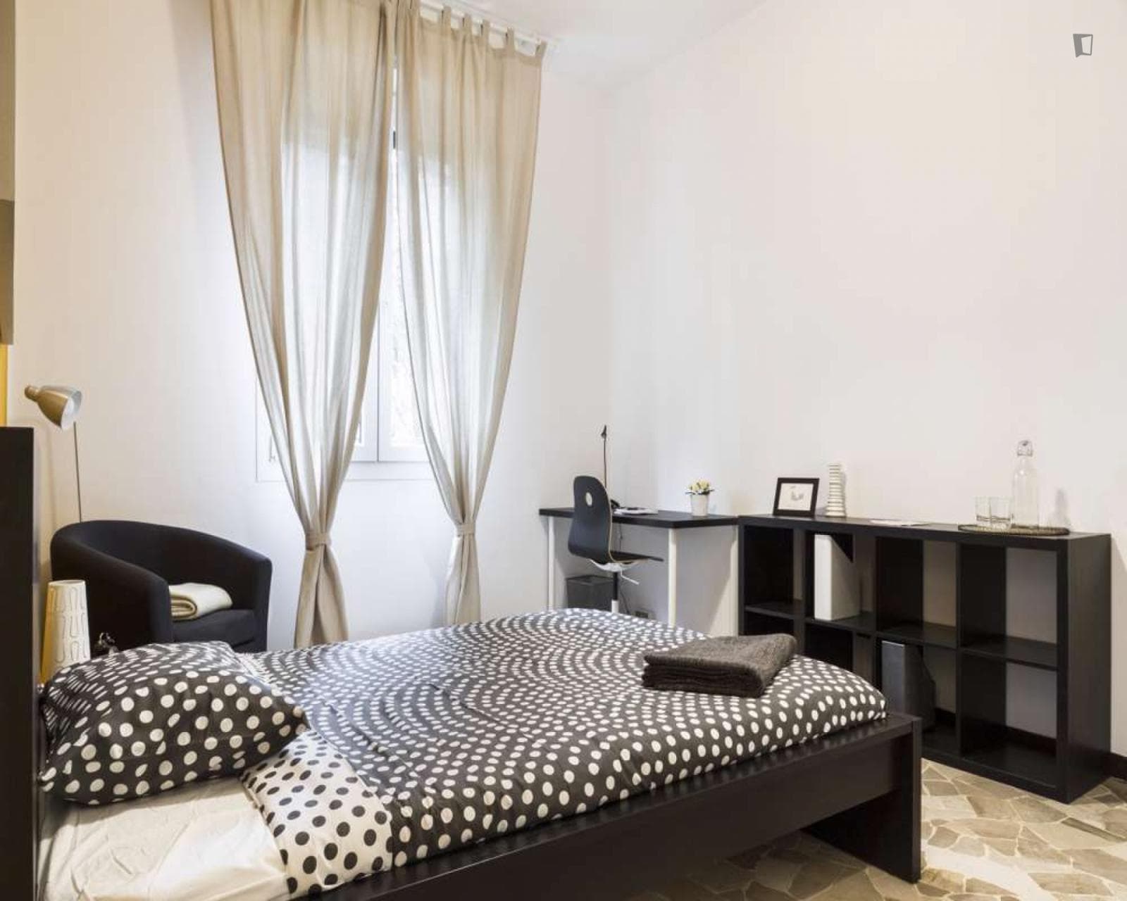 Nice single bedroom in Lorenteggio photo 1