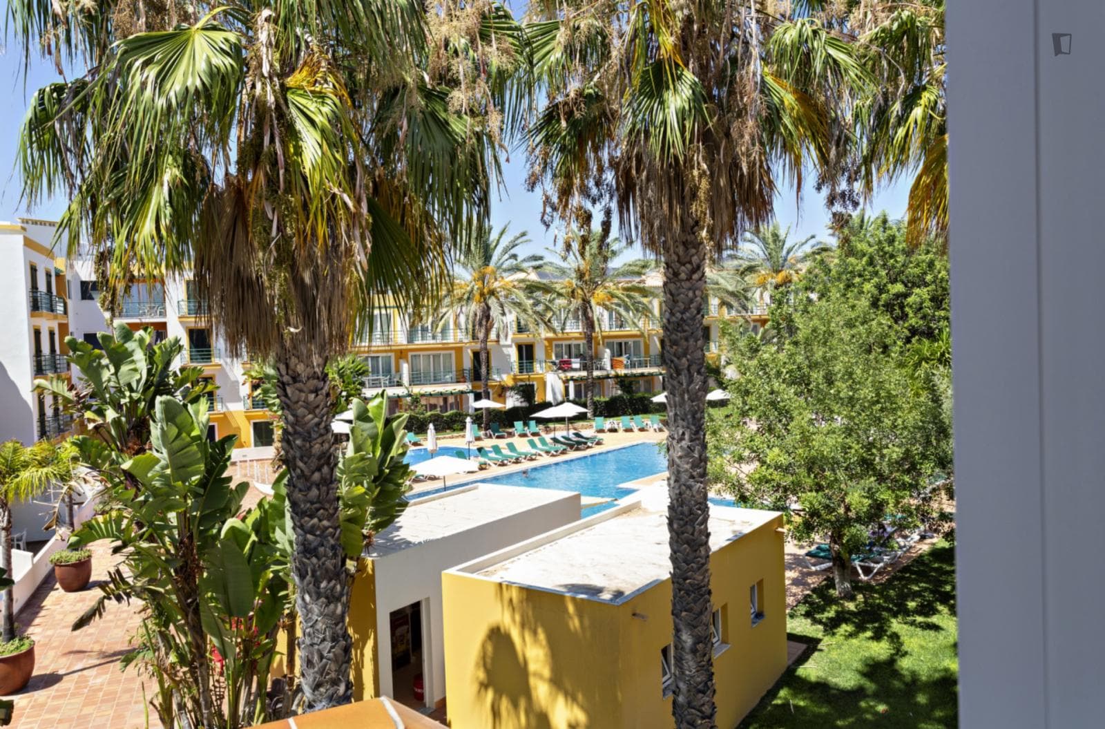 Welcoming flat in a condominium with two swimming pools and tennis court photo 1