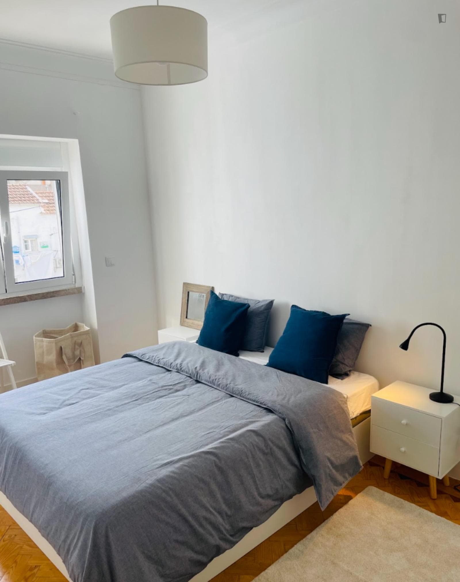 Nice double ensuite bedroom in Campolide area photo 1