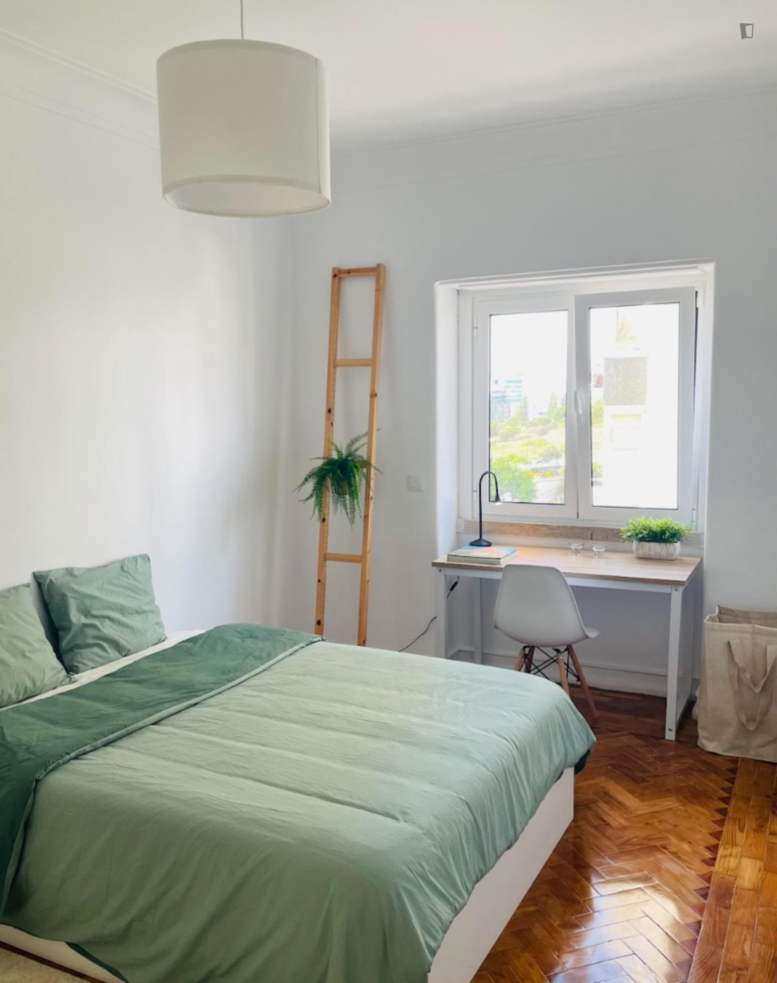 Very cool double bedroom next to Universidade NOVA photo 1