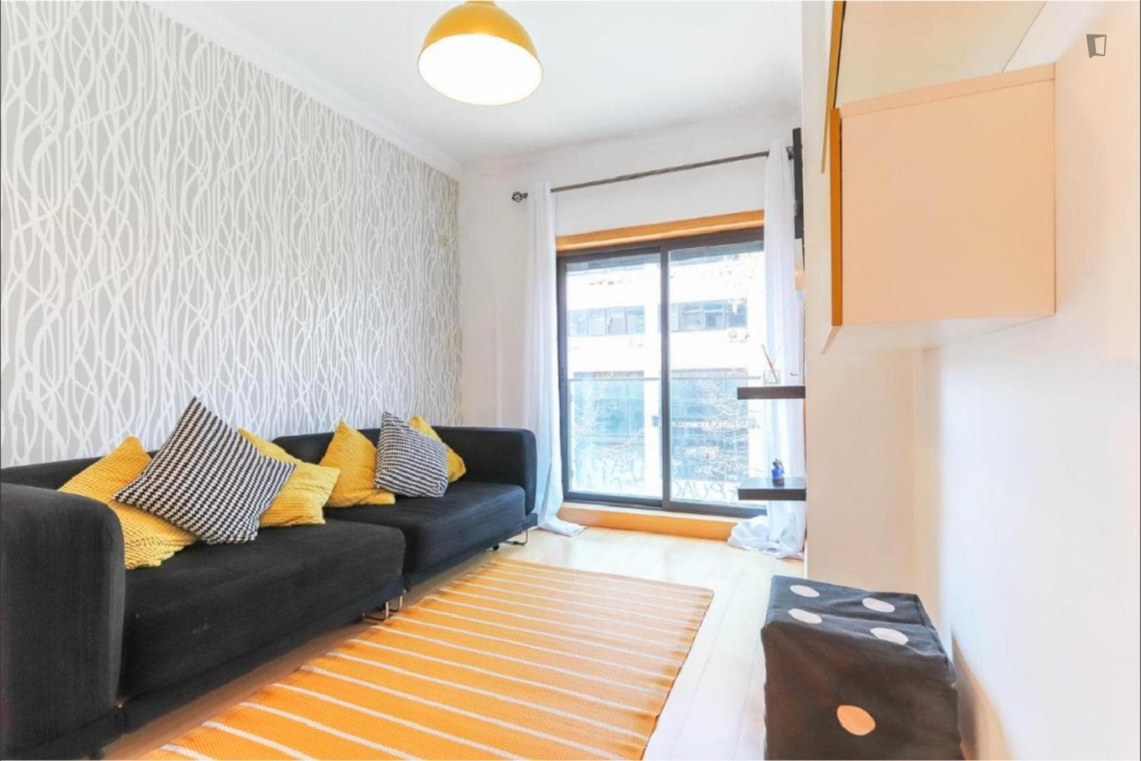 Welcoming 1 Bedroom Apartment with a Terrace near Arroios Metro Station photo 1