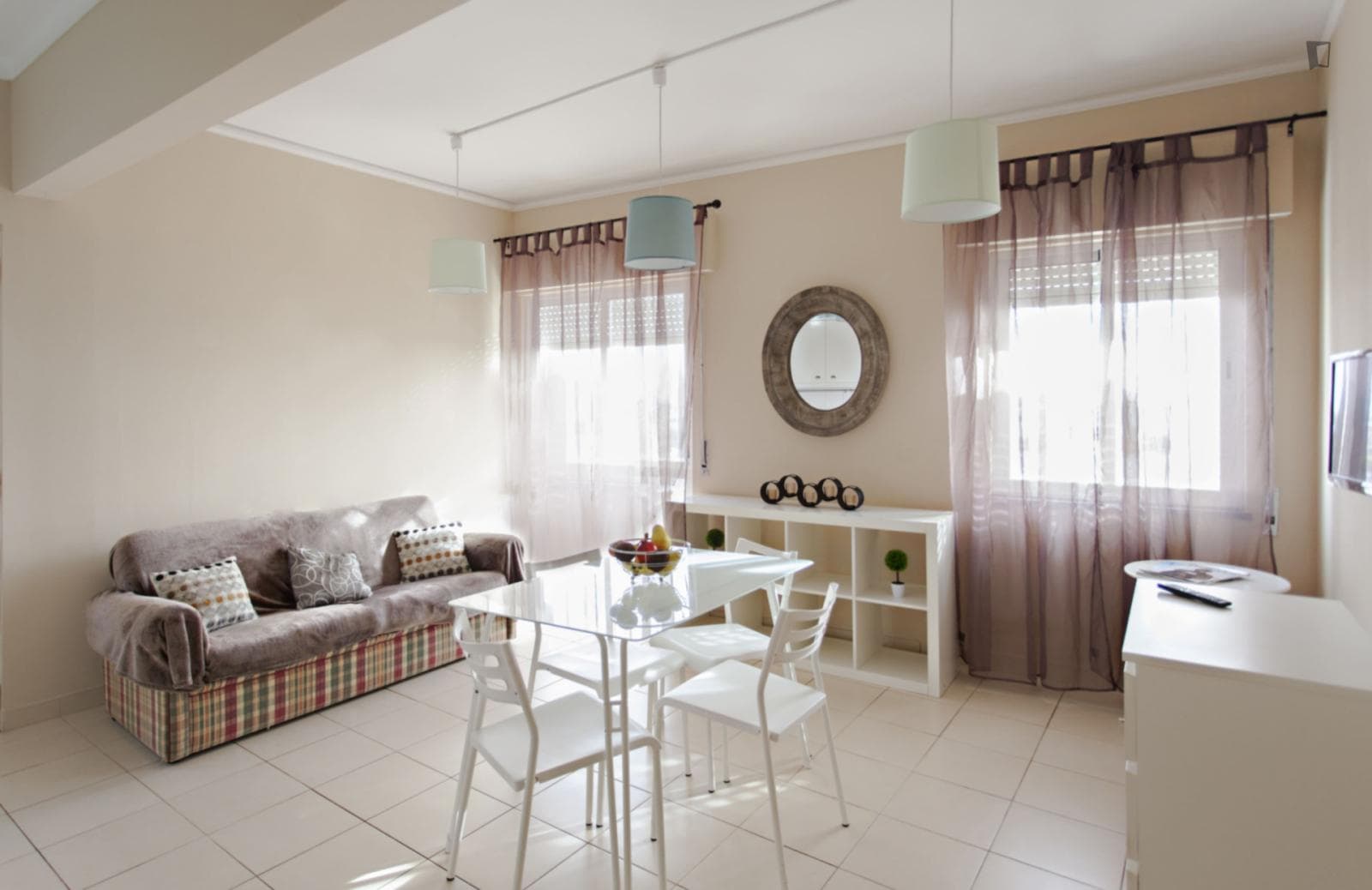 Sunny and lovely 1-bedroom flat  photo 1