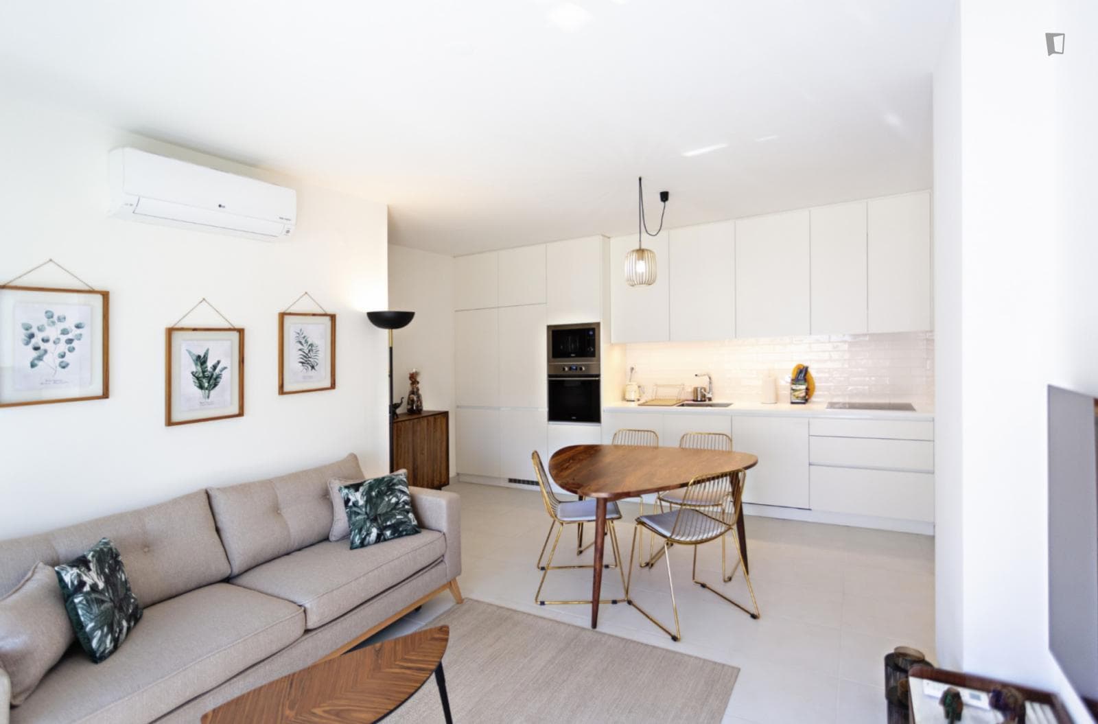 Fantastic 2-bedroom  with a swimming pool and a gym  photo 1