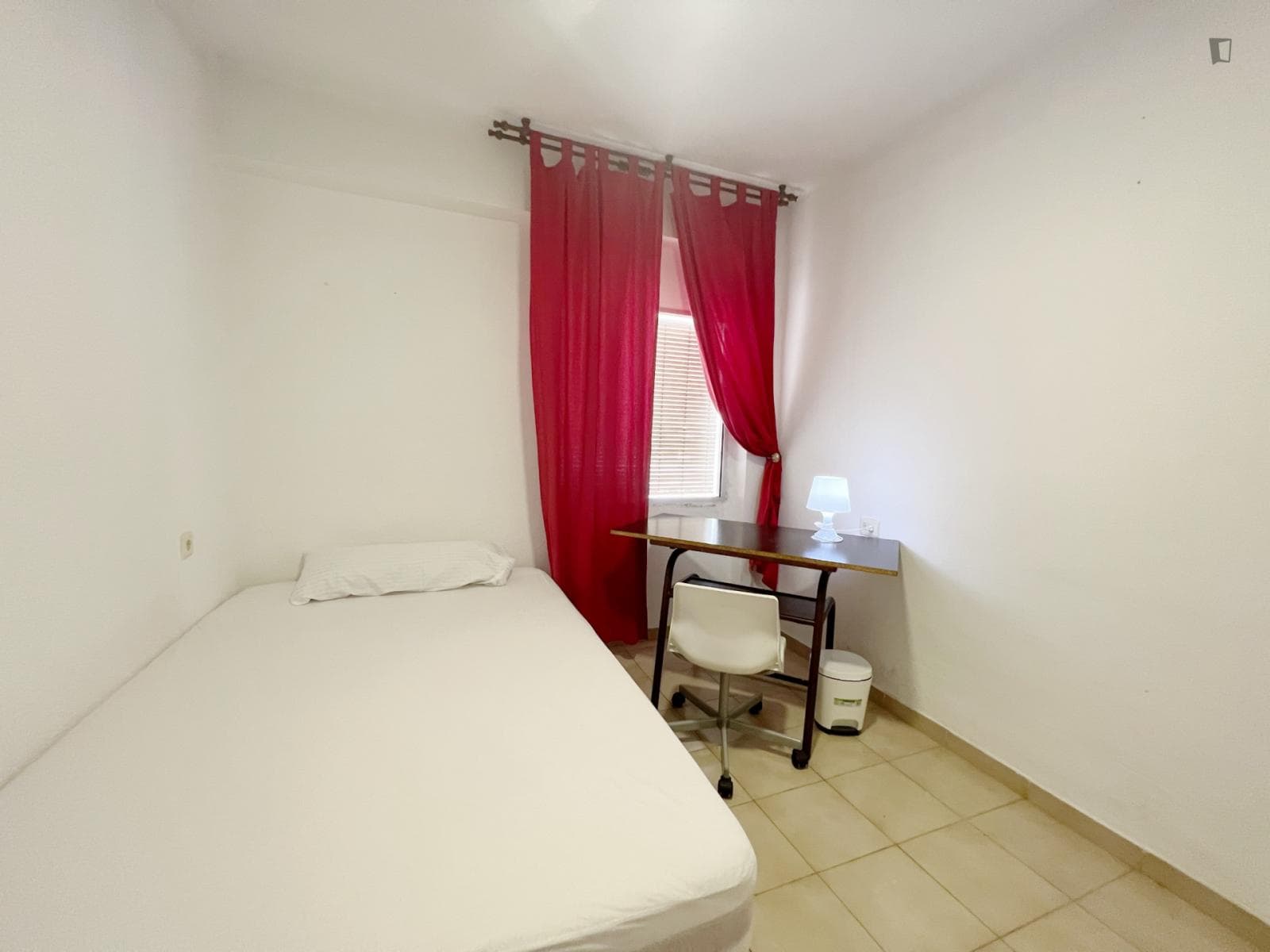 Double bedroom in a student flat, in Los Cármenes photo 1