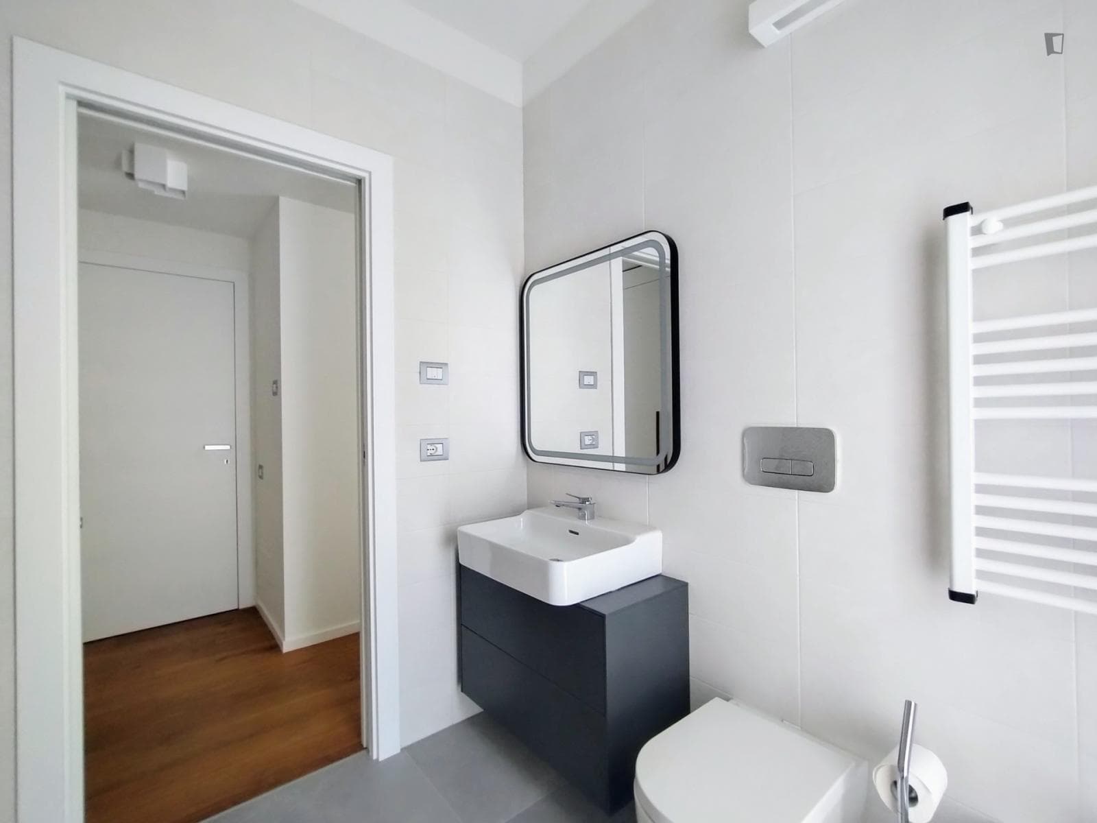 Modern 2-bedroom flat near Bisceglie metro station photo 1