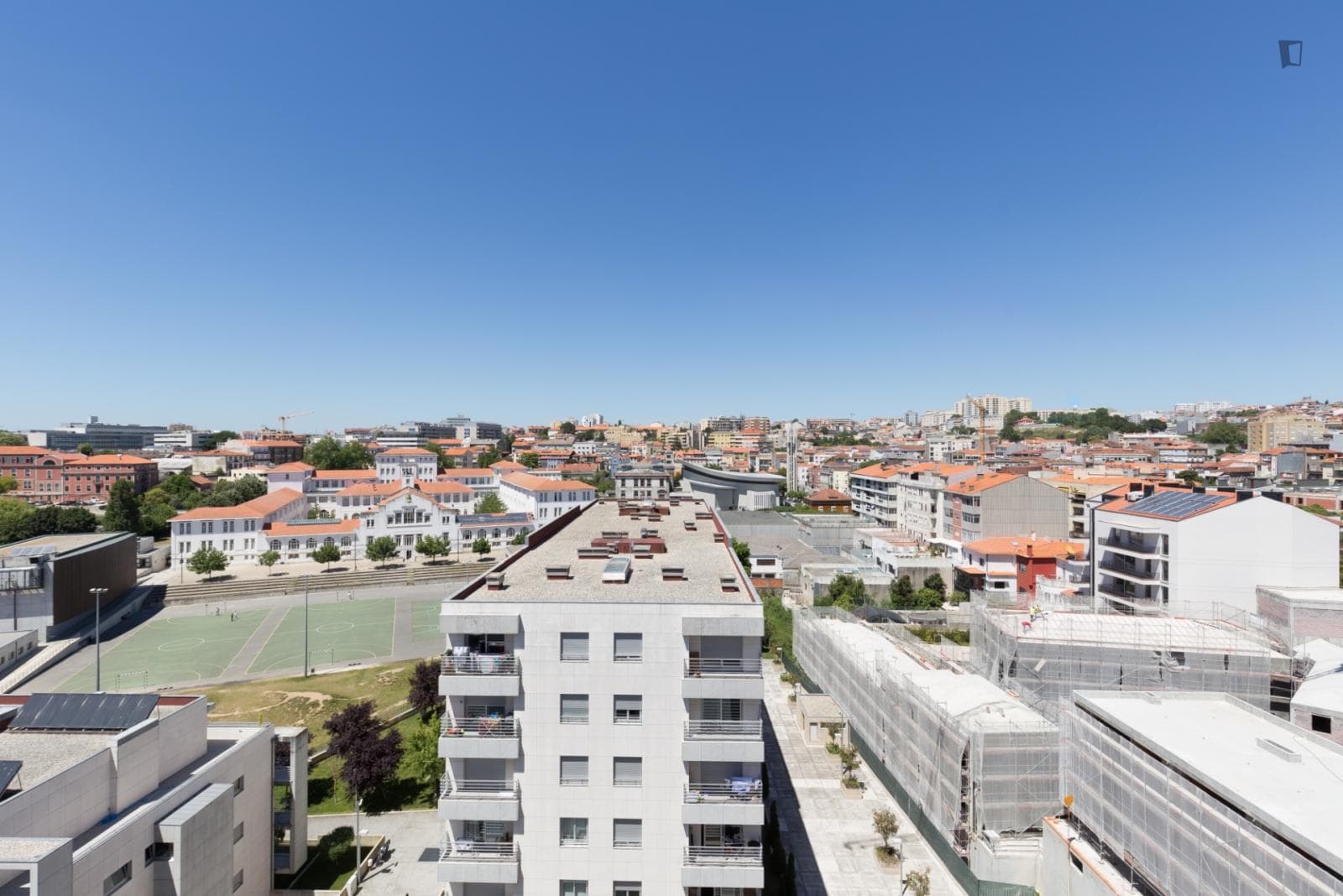 Refined 4-bedroom duplex with terrace in Massarelos photo 1