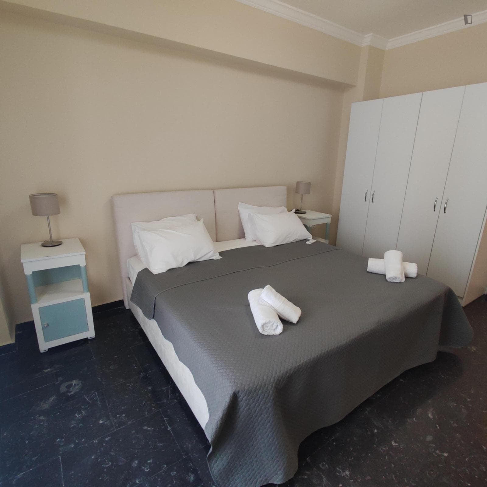 Cozy 1-bedroom apartment with veranda very close to National Archaeological museum  photo 1