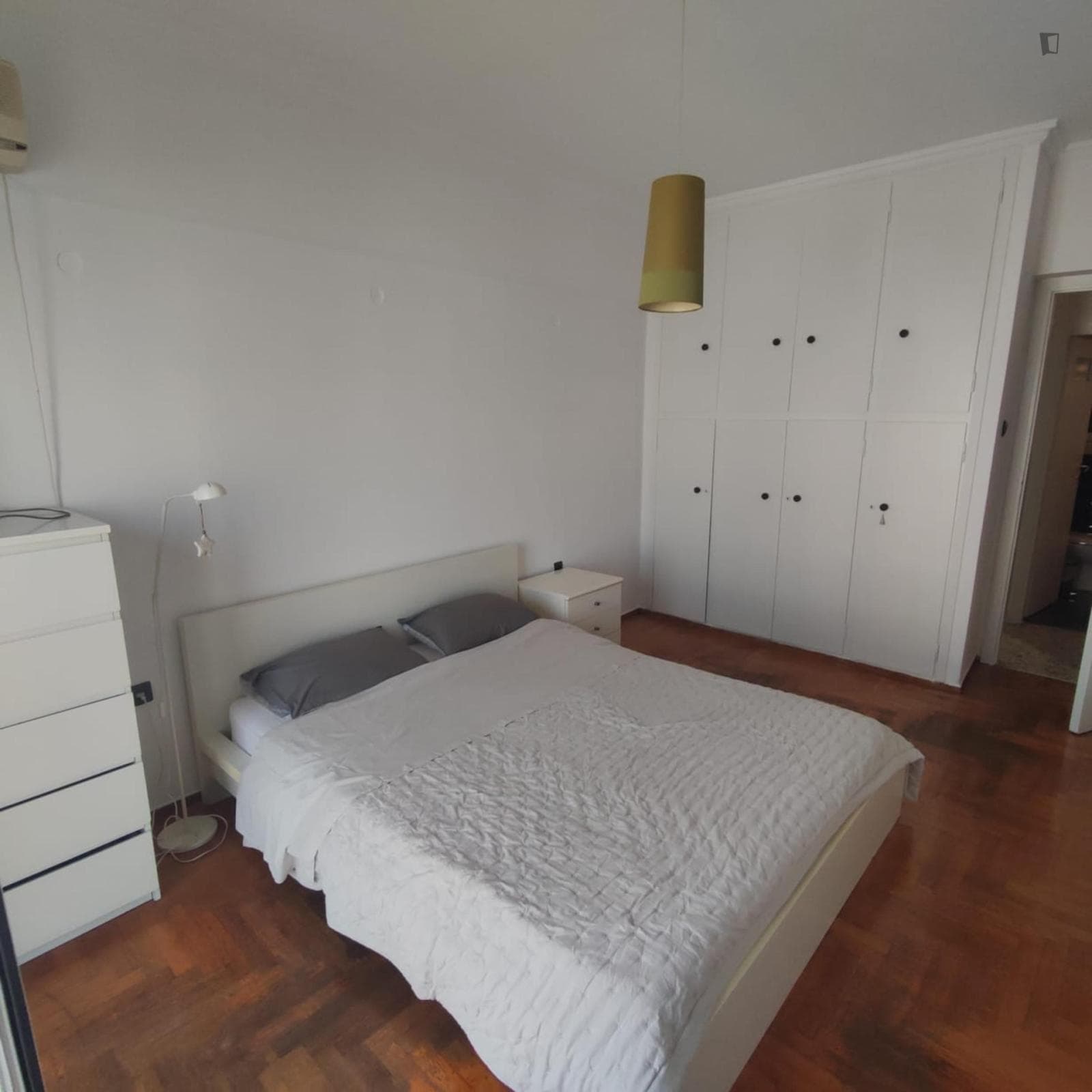 1-bedroom apartment in central Athens with view to Acropolis and only few minutes from Metro station  photo 1