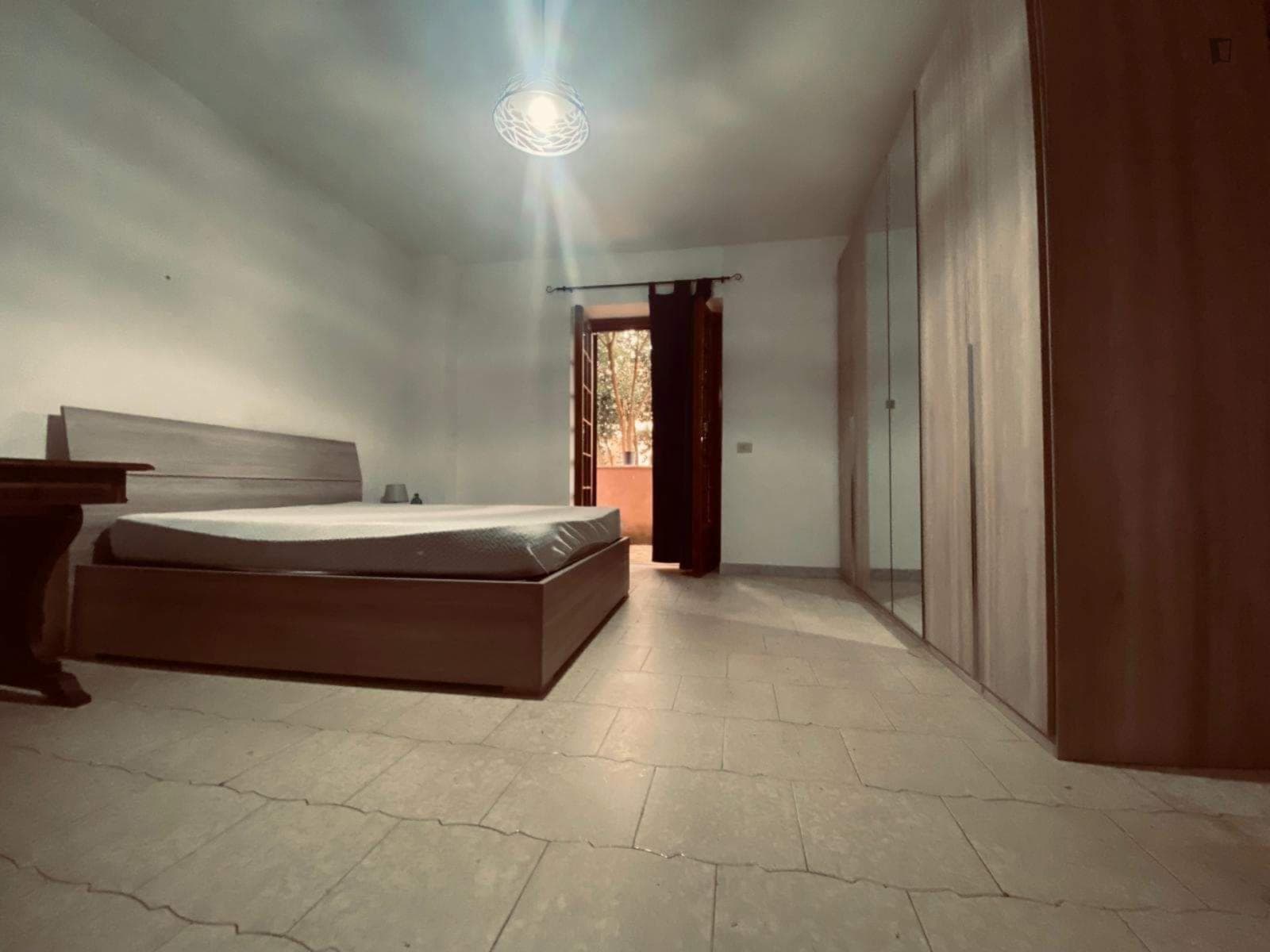 Large double bedroom in quiet and well connected Centro Giano photo 1