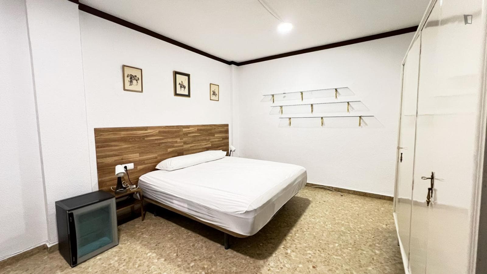 Neat single bedroom in Figares photo 1