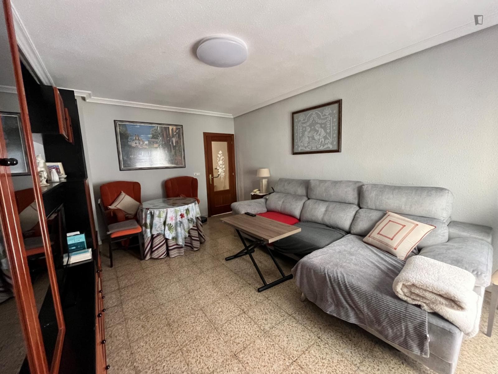 Double bedroom in 5-bedroom apartment photo 1