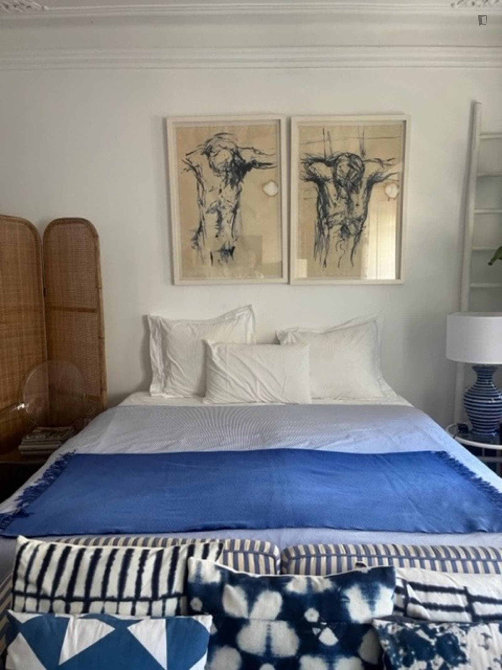 Lovely double bedroom with a private bathroom photo 1