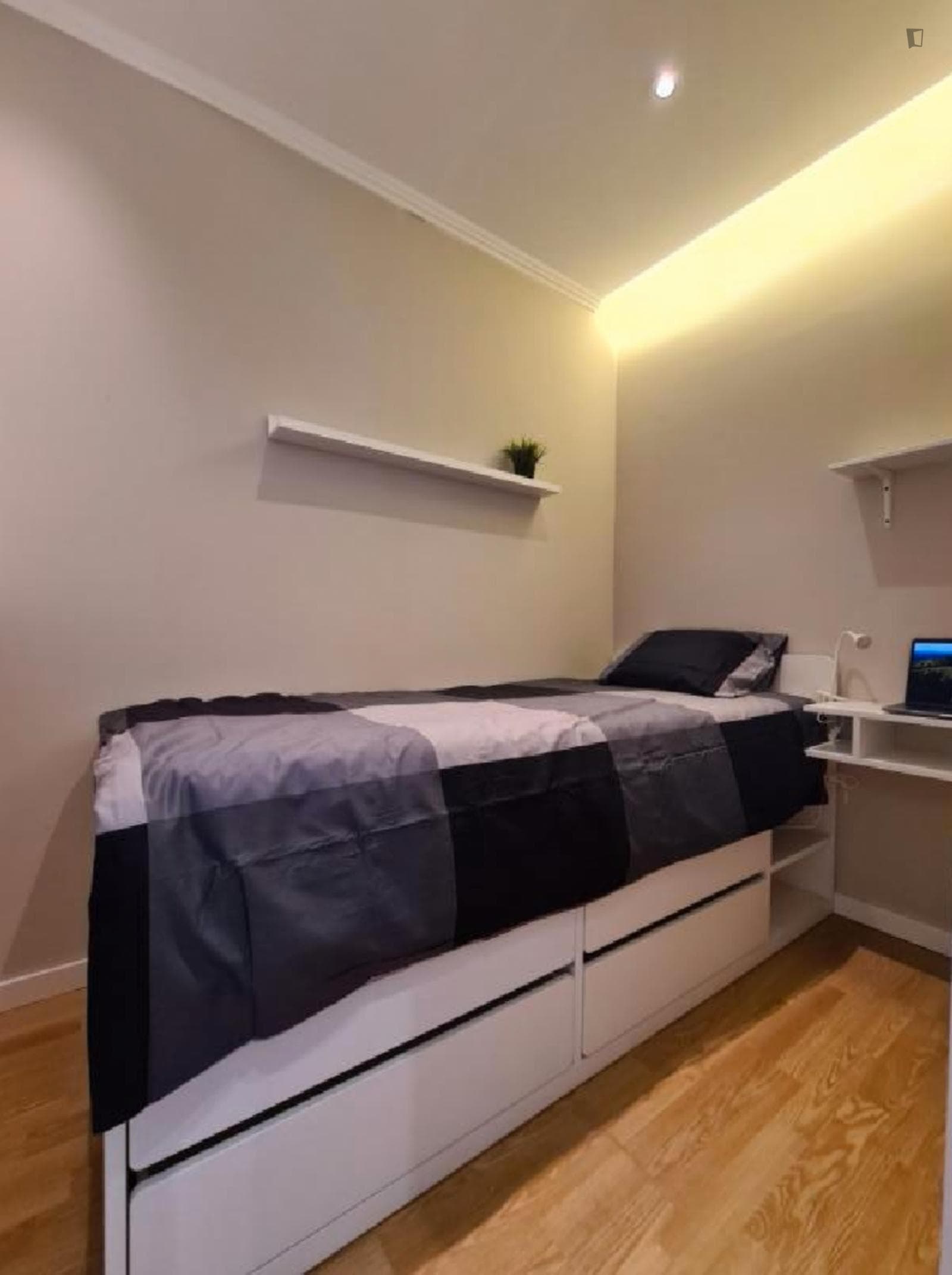 Nice Single Bedroom close to Anjos Metro photo 1